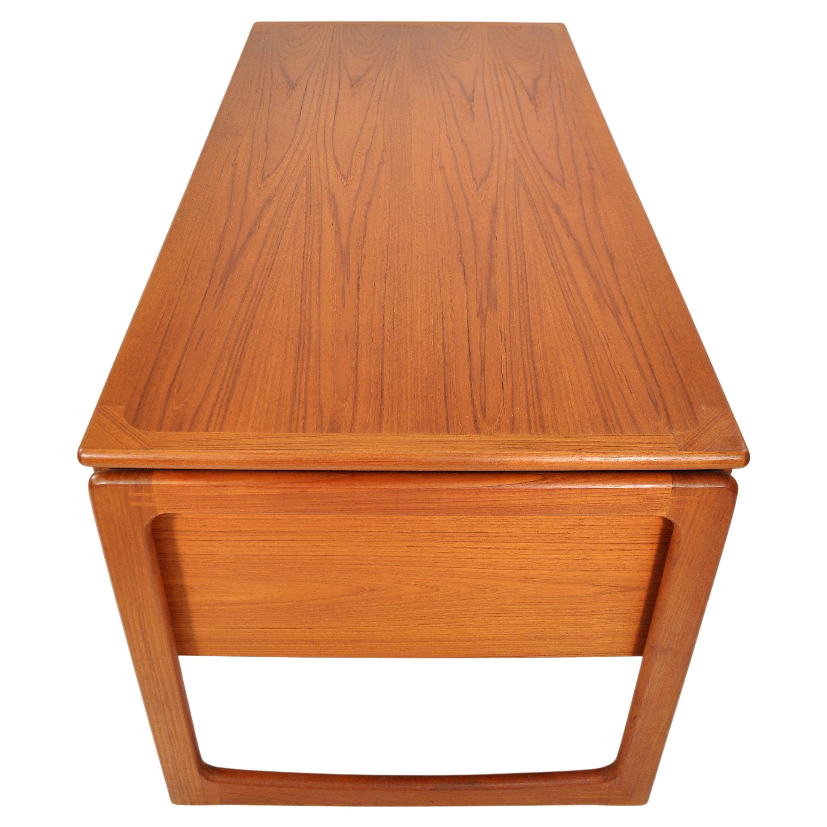 Danish Modern Floating-Top Teak Desk with Bookcase by Dyrlund In Good Condition For Sale In Miami, FL