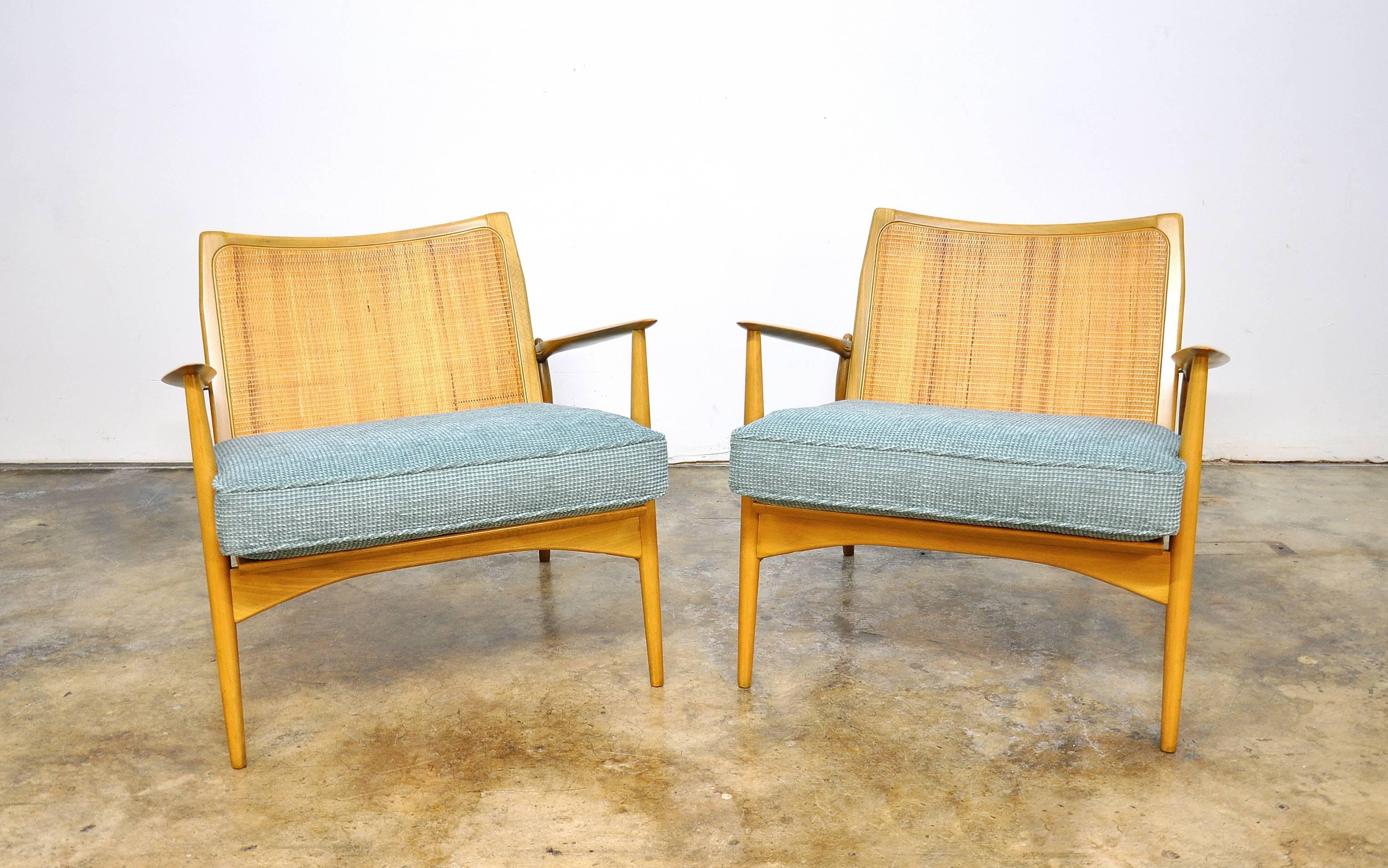 Scandinavian Modern Pair of Ib Kofod-Larsen Spear Lounge Chairs