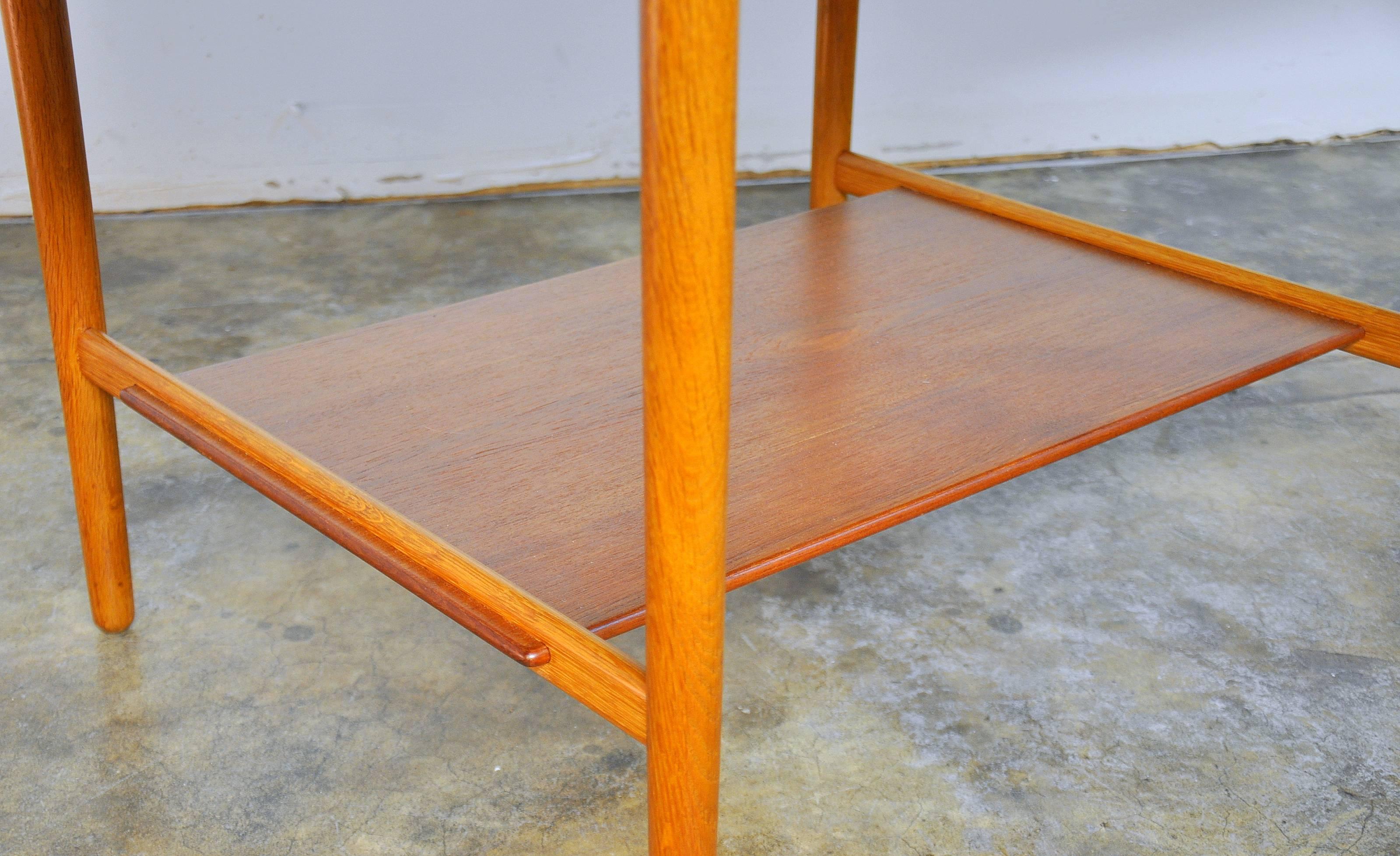 Hans Wegner for Andreas Tuck Teak and Oak Drop Leaf AT-32 Coffee Table In Excellent Condition In Miami, FL