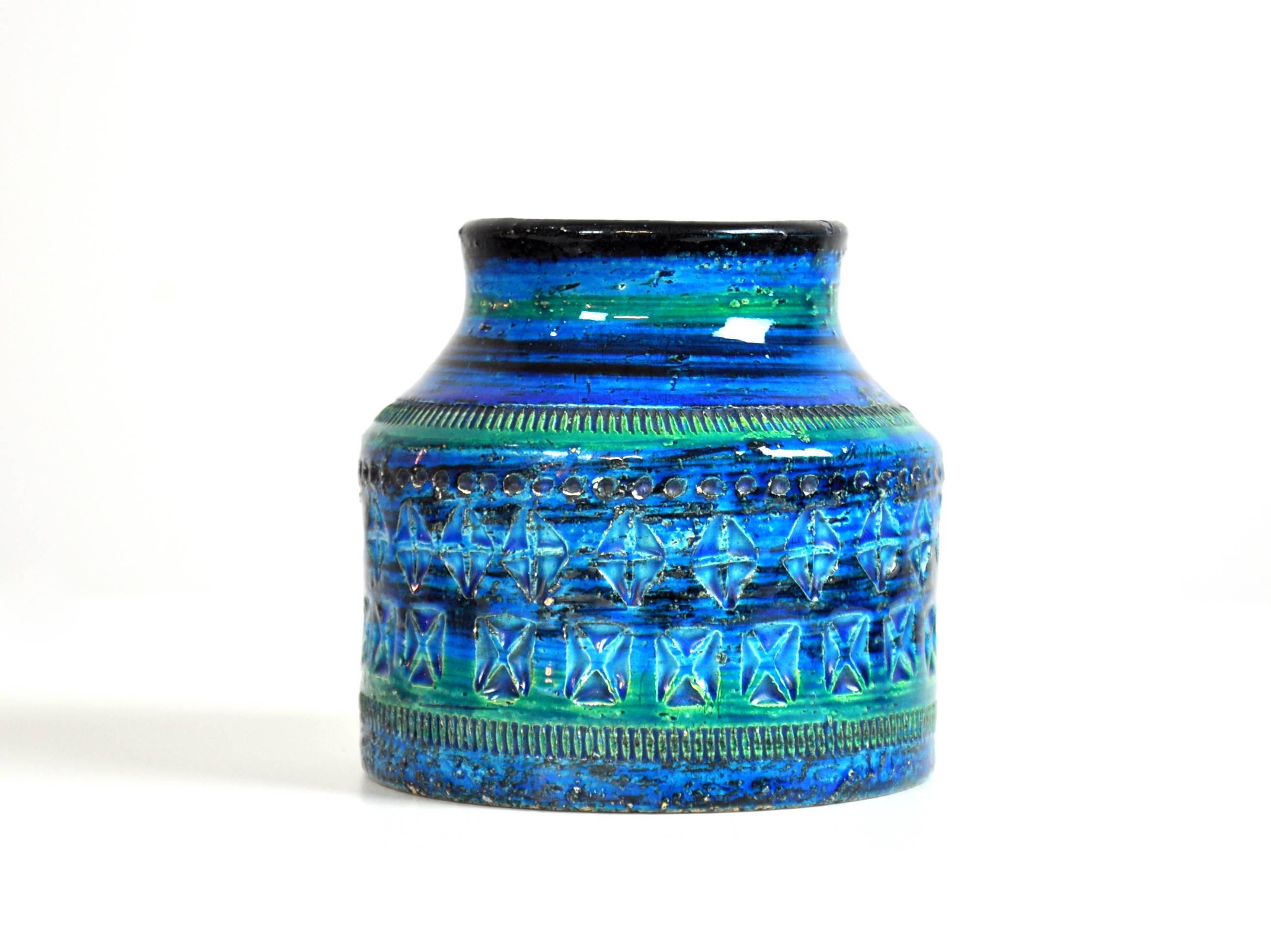 A vintage Italian Mid-Century Modern handmade ceramic vase or small planter in the vibrant signature blue of Aldo Londi's iconic art pottery collection Rimini Blu, designed in 1959 for Bitossi Ceramiche and imported by Raymor in the 1960s. The deep