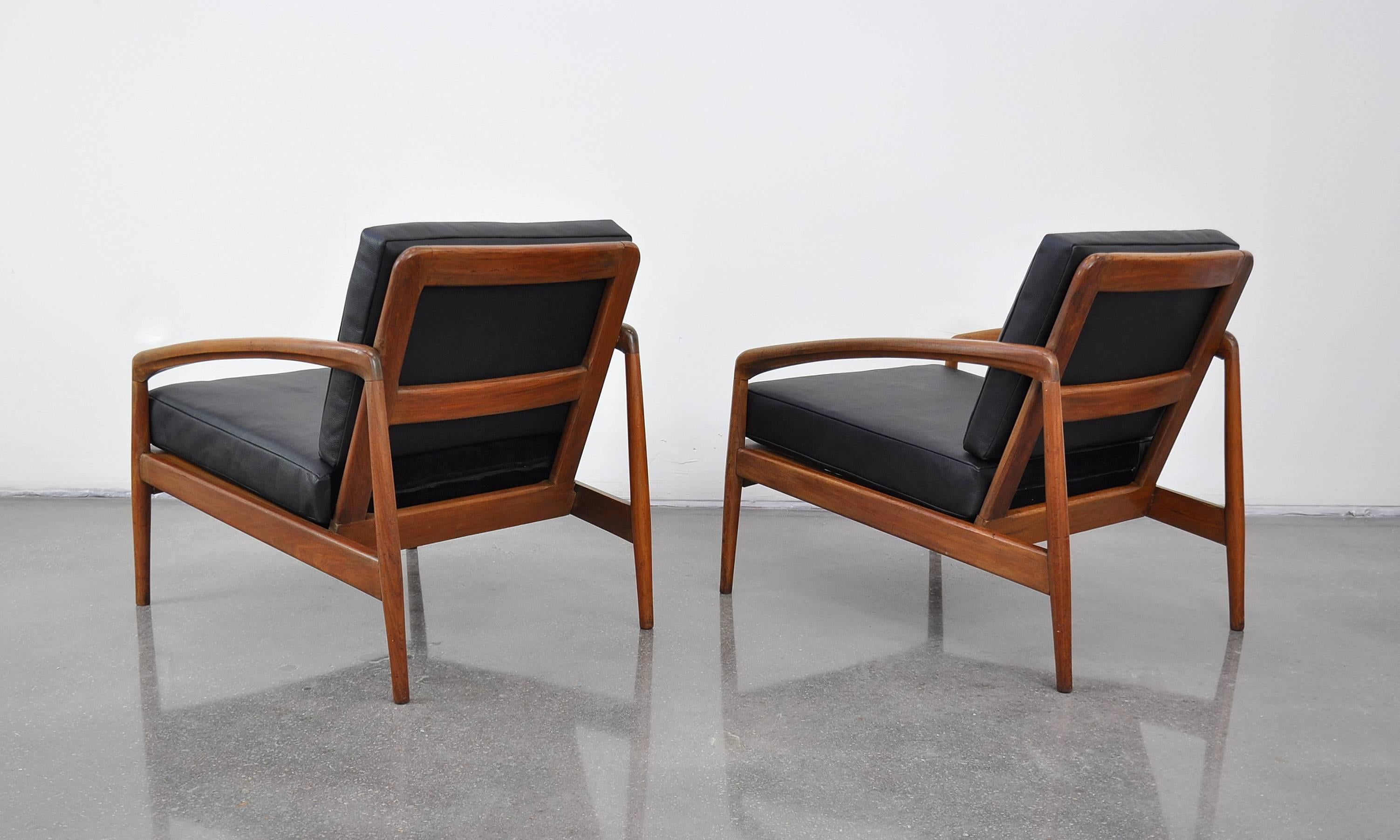 Mid-Century Modern Pair of Danish Modern Black Leather and Teak Lounge Chairs