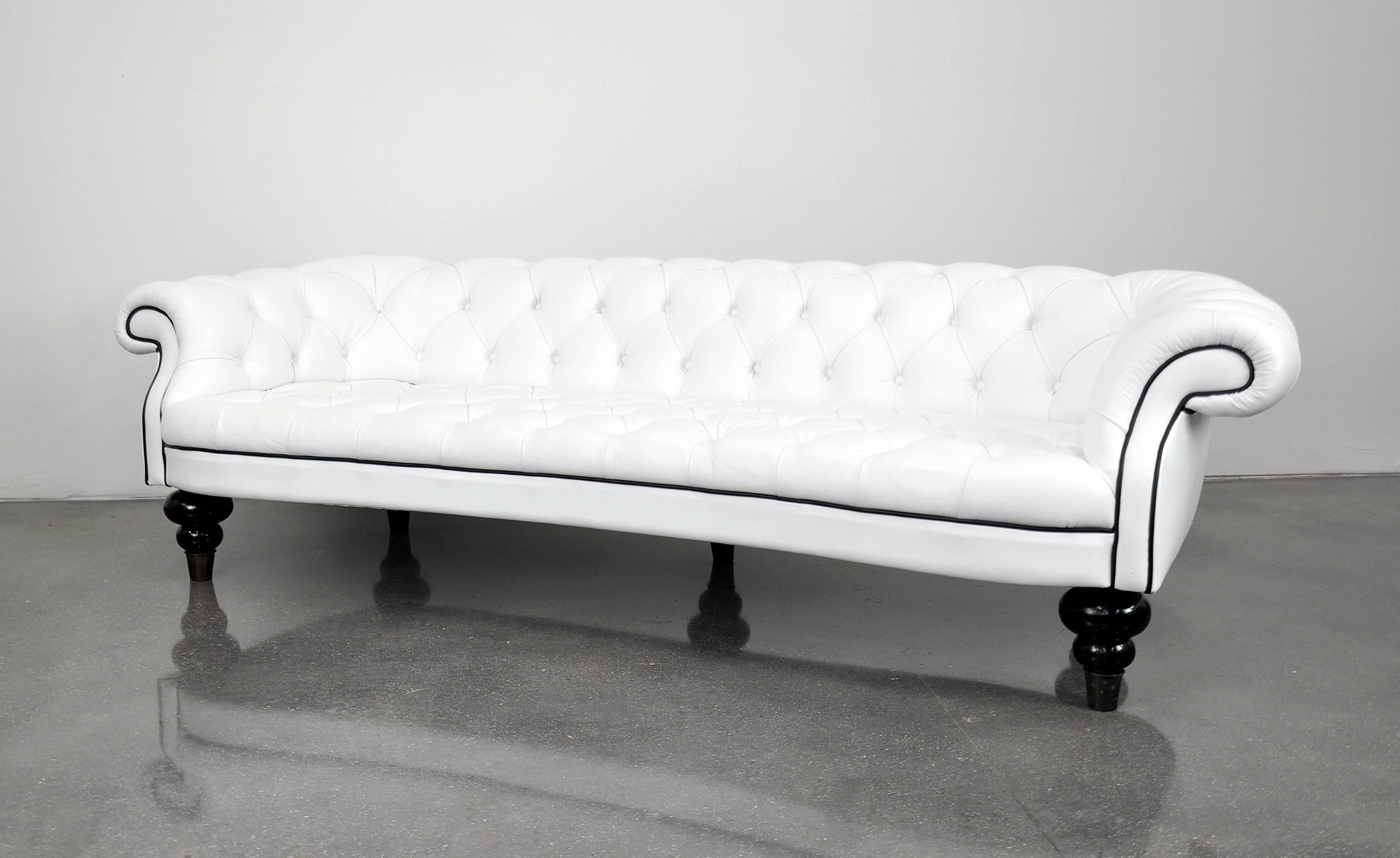 White and Black Leather Chesterfield Sofa In Good Condition In Miami, FL