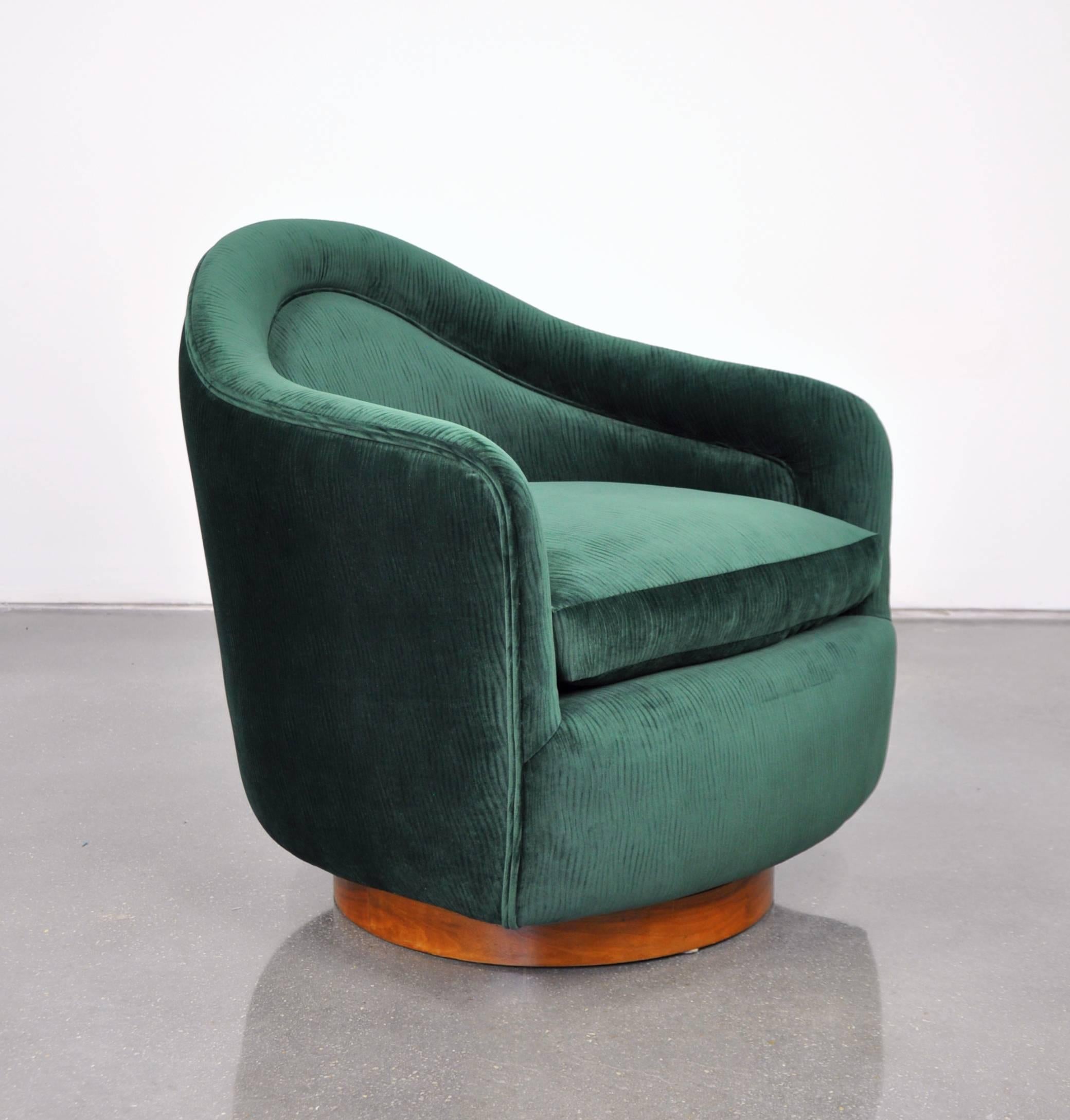 Mid-Century Modern Milo Baughman for Thayer Coggin Walnut Swivel Lounge Chair