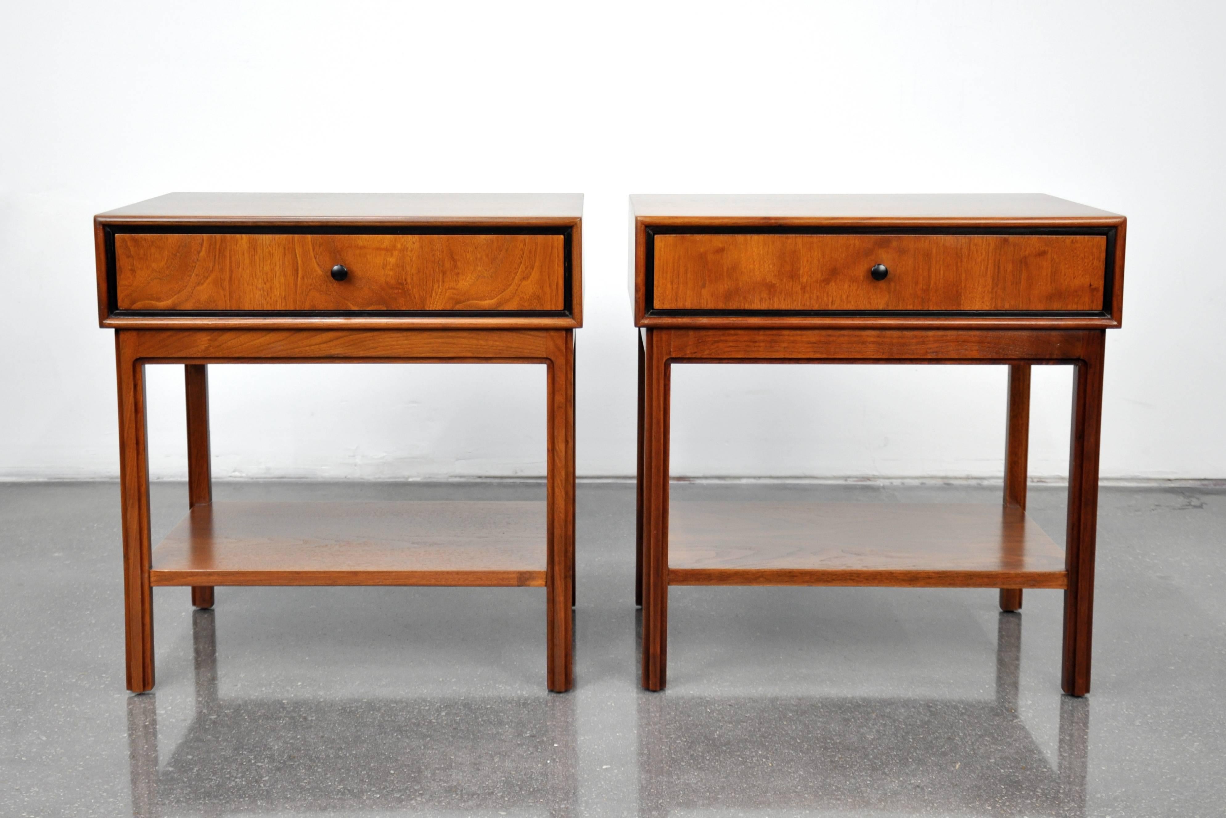 Early and rare Mid-Century Modern vintage pair of side, end, occasional or bedside tables designed by Milo Baughman for Arch Gordon in the 1950s. Professionally refinished, the beautifully grained walnut creates striking patterns. The drawer fronts