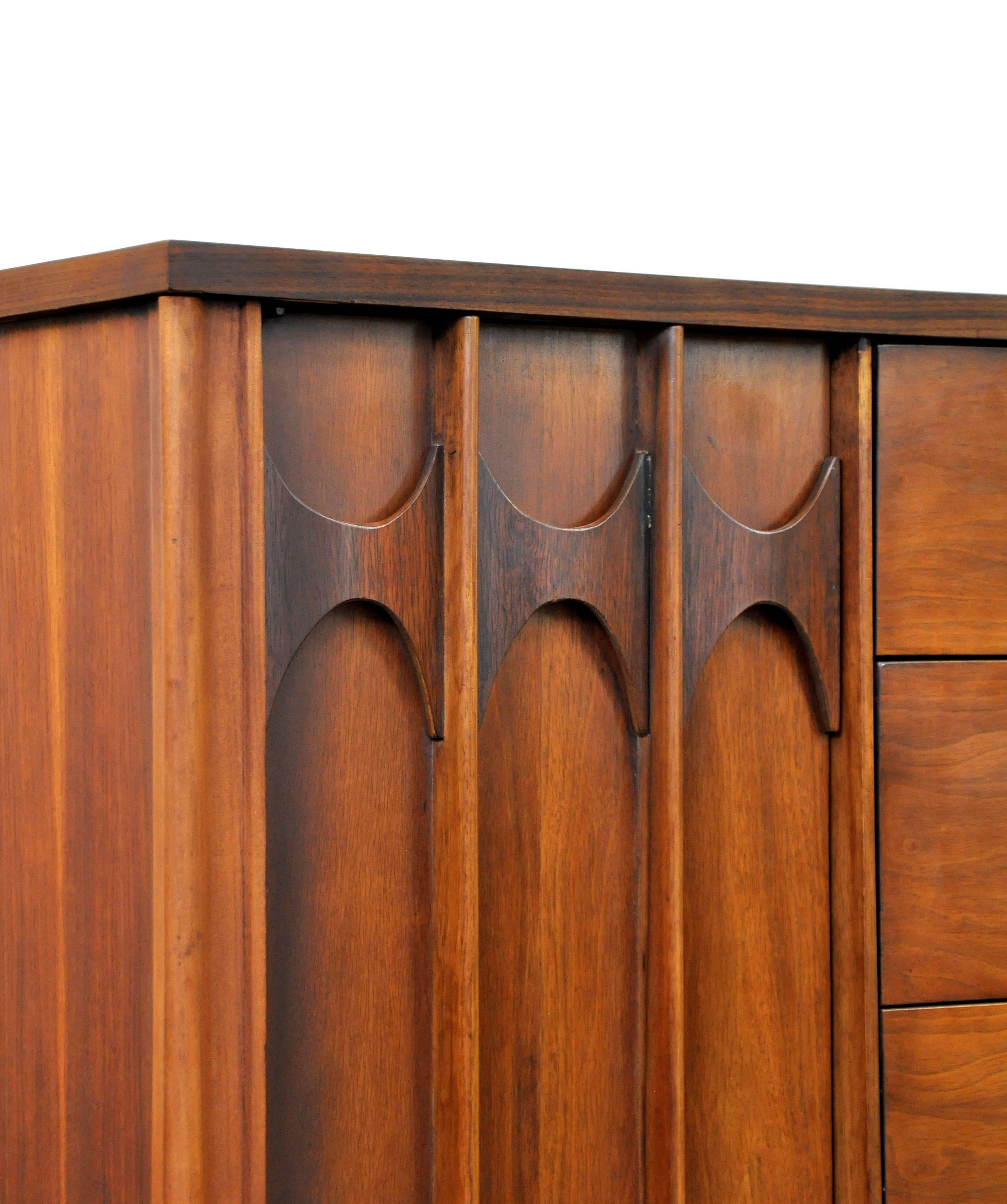 Kent Coffey Perspecta Walnut and Rosewood Quadruple Dresser In Excellent Condition In Miami, FL
