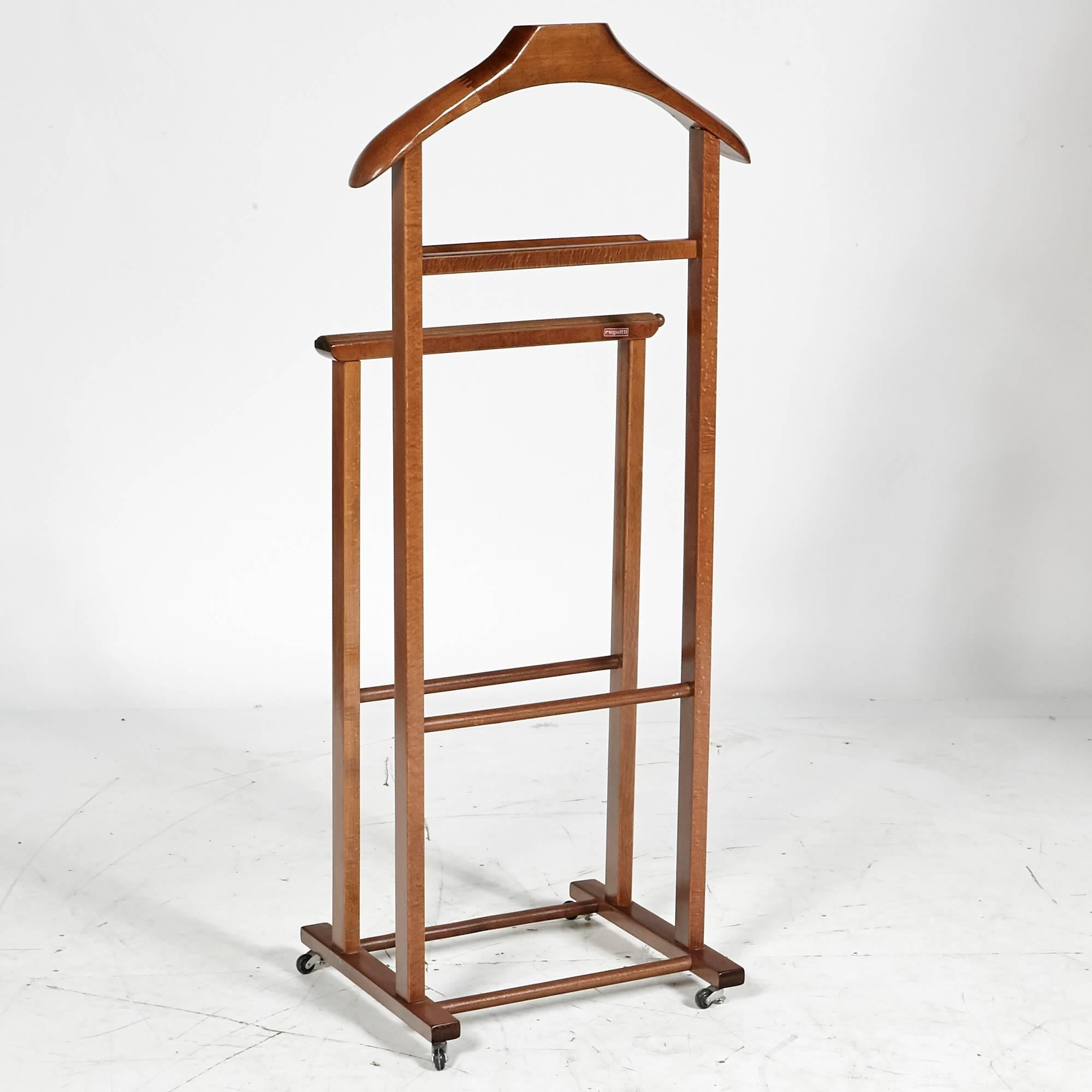 1950s double wood valet stand designed by Ico Parisi for Fratelli Reguitti, Italy. Valet is on castors. Marked.