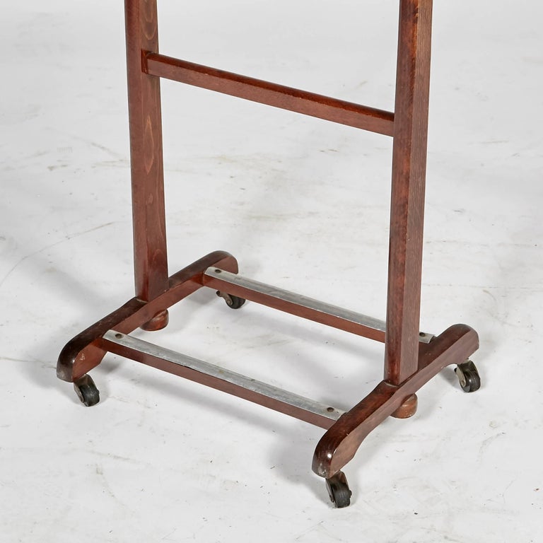 Mahogany Wood Men S Valet Stand 1960s At 1stdibs 20th Century Mahogany Wood Men S Valet Stand 1960s For