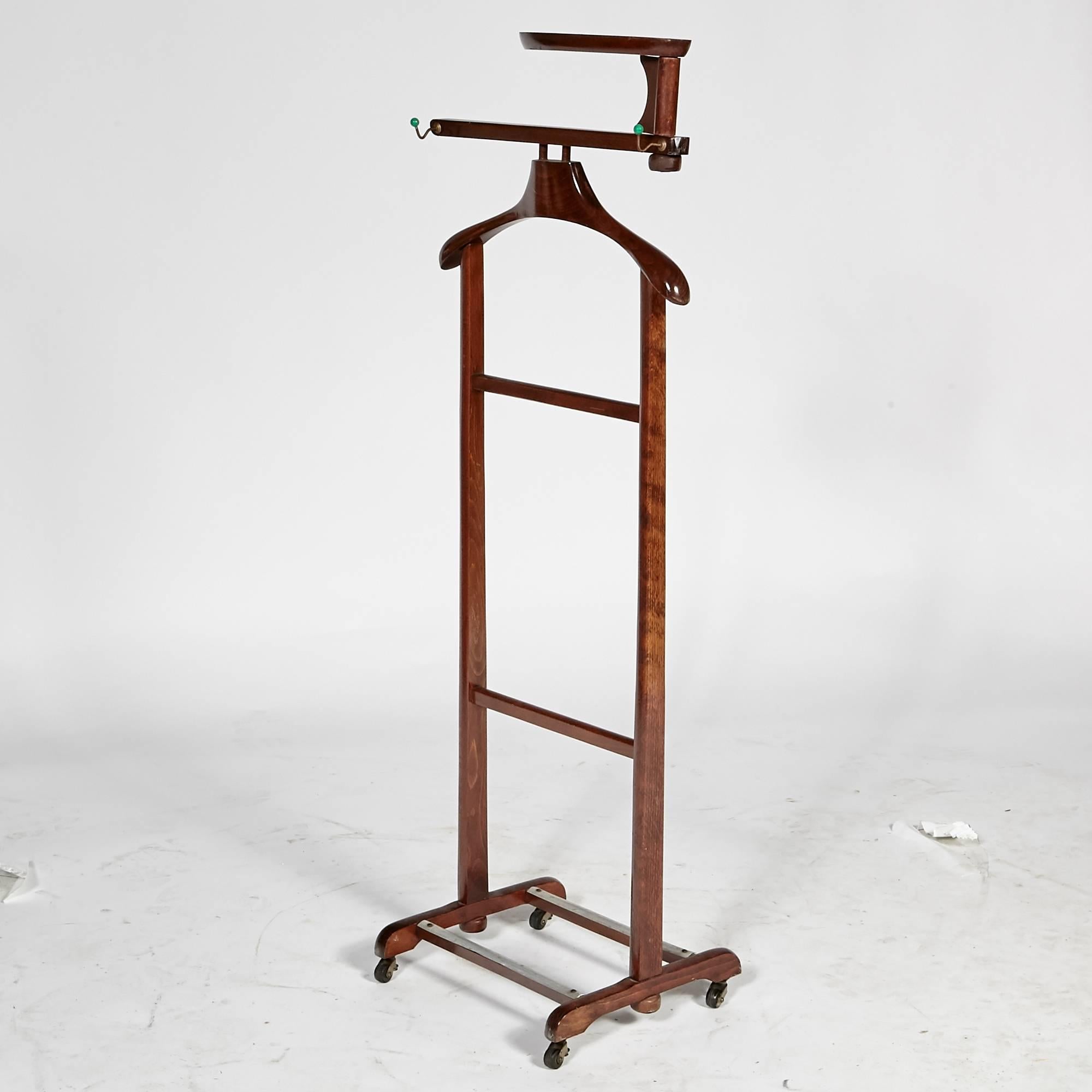 Vintage 1960s mahogany wood men's bedroom valet stand with metal hooks. The top tray swivels out. No maker's mark.