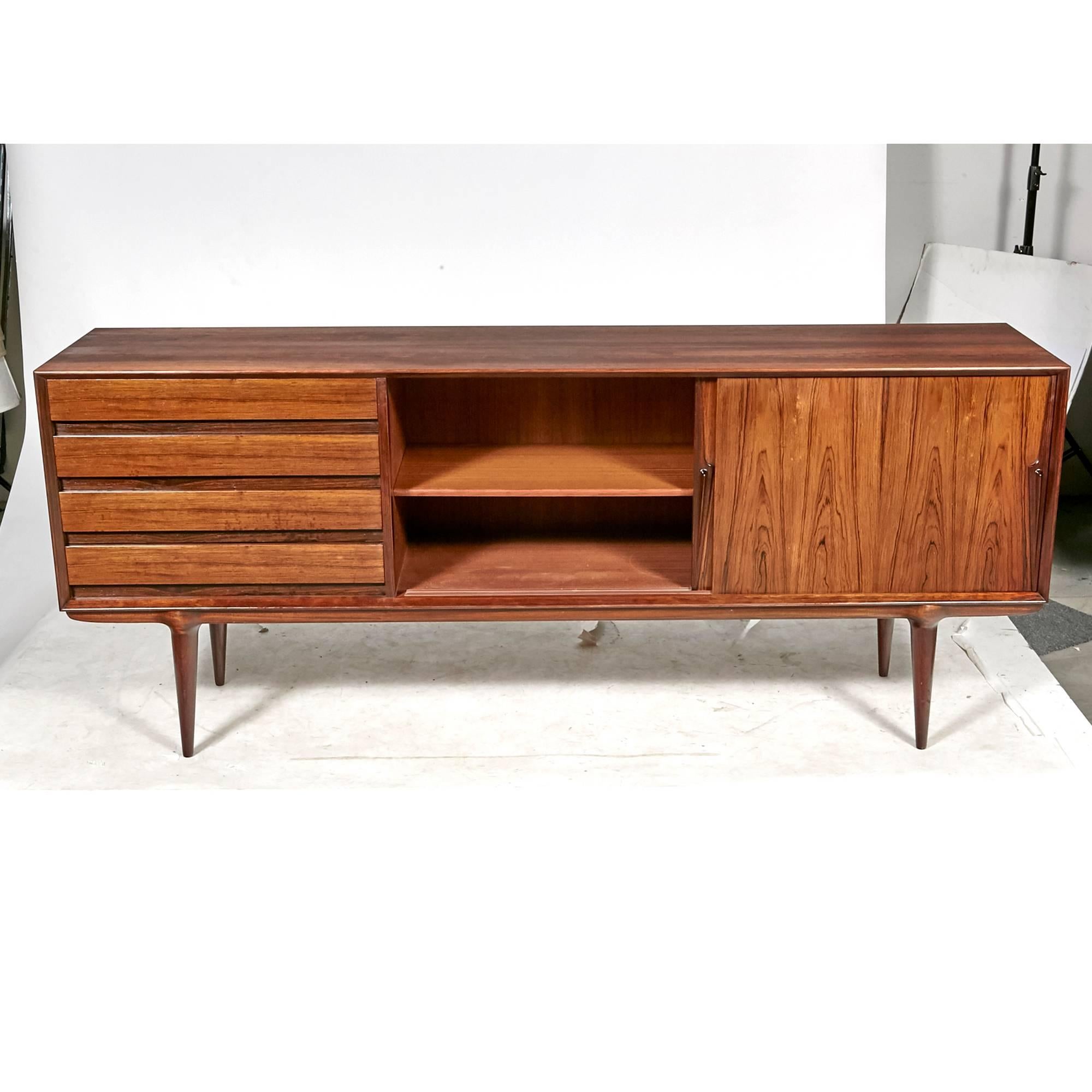 Gunni Omann Danish Rosewood Sideboard for Omann Jun Møbelfabrik, 1960s In Excellent Condition For Sale In Amherst, NH