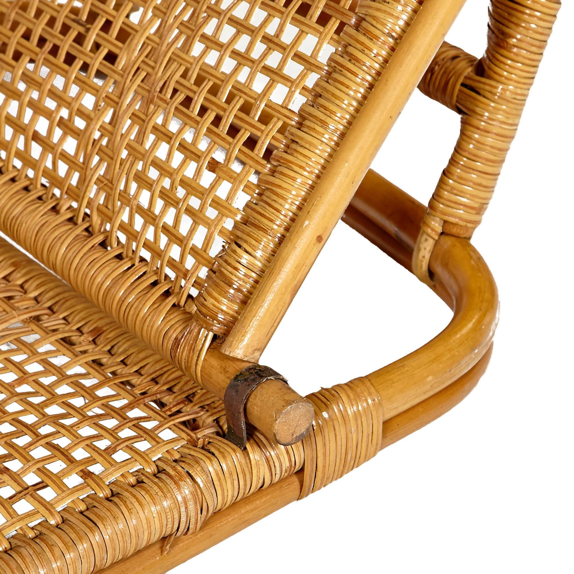 Rattan and Wicker Folding Beach Chairs, Pair In Excellent Condition In Amherst, NH
