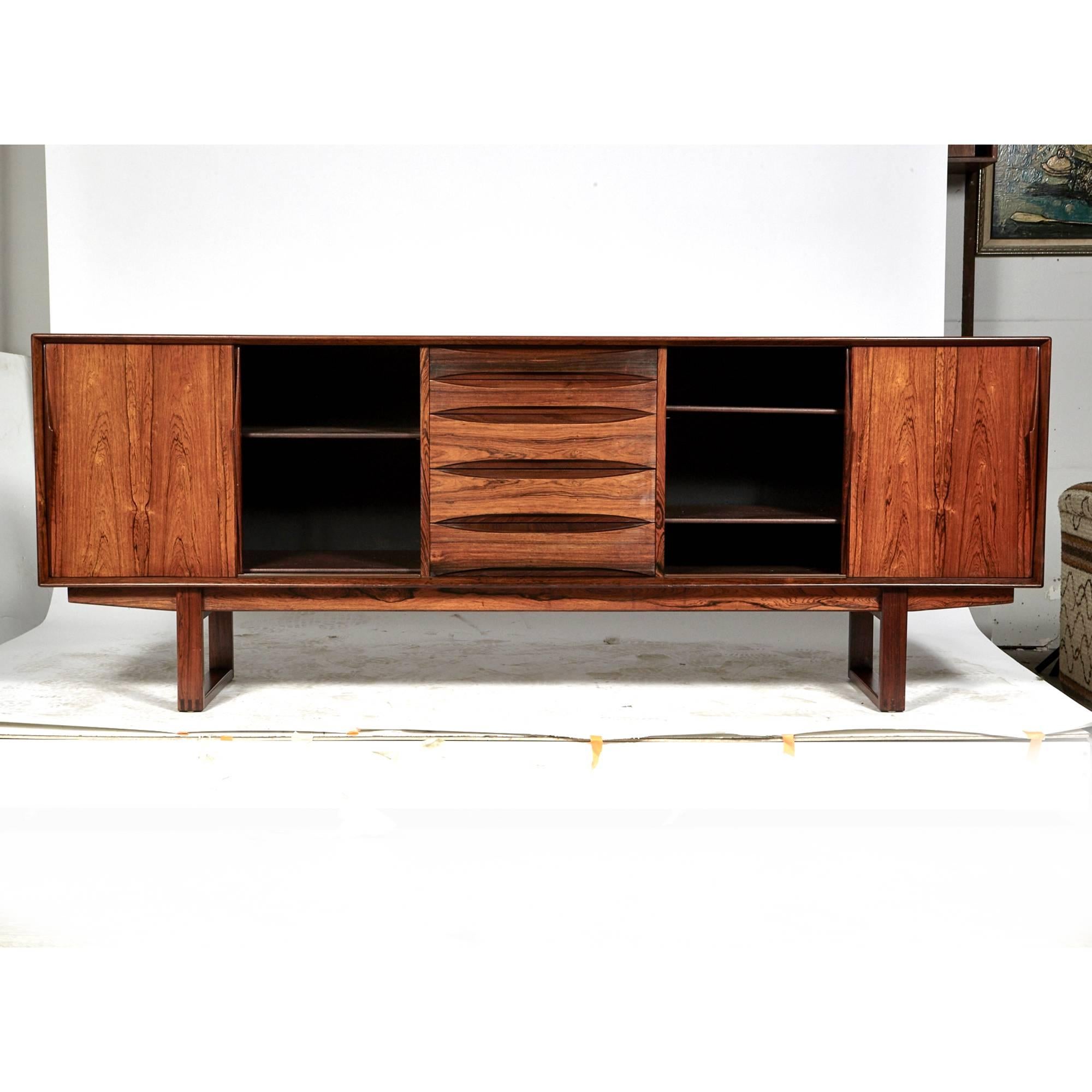 Danish Rosewood Credenza with Sled Legs by Arne Vodder, 1960s For Sale 1