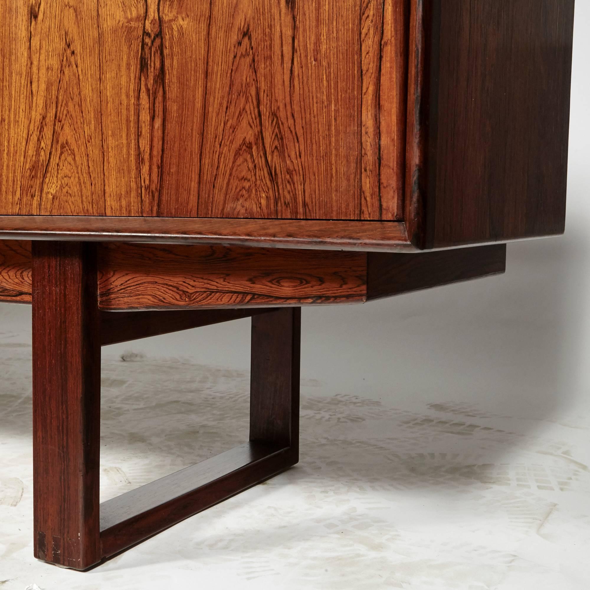 Danish Rosewood Credenza with Sled Legs by Arne Vodder, 1960s For Sale 3