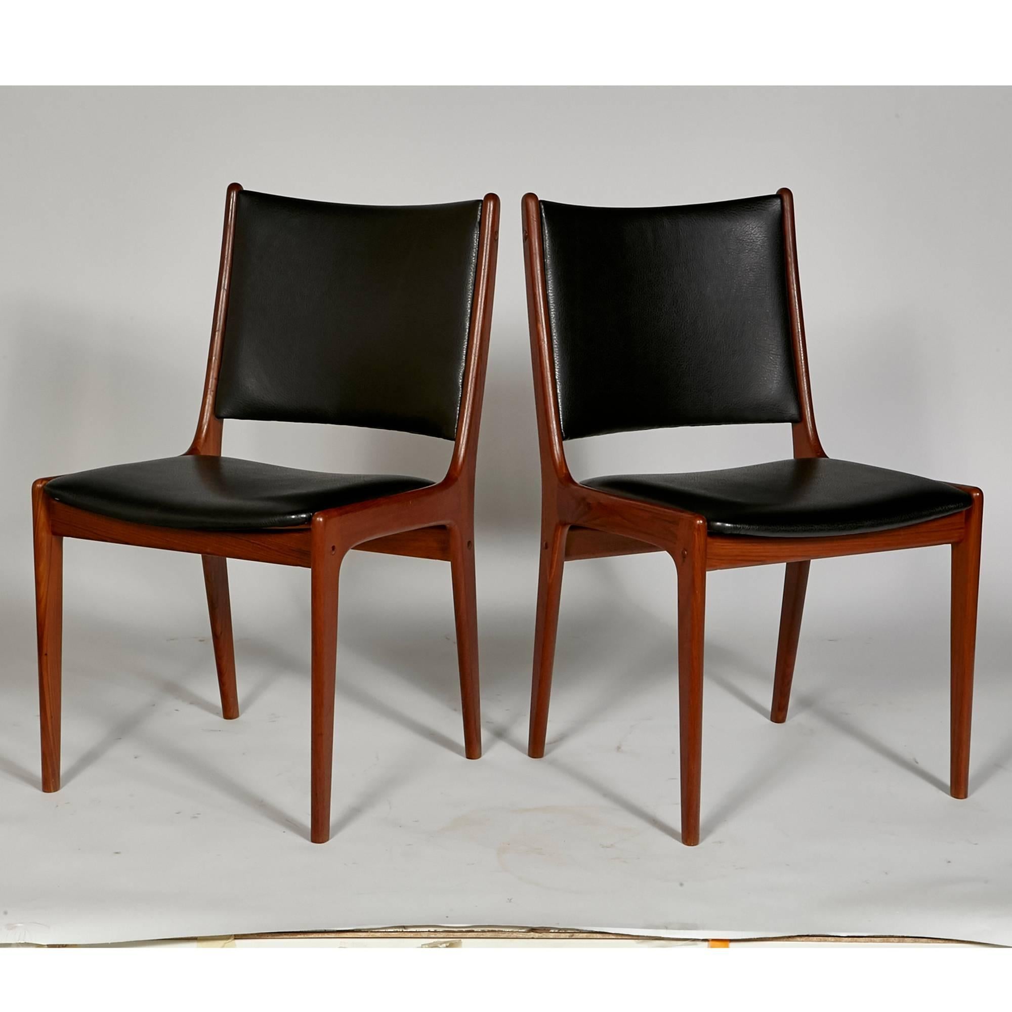 Teak Dining Chairs, Set of Eight In Excellent Condition In Amherst, NH