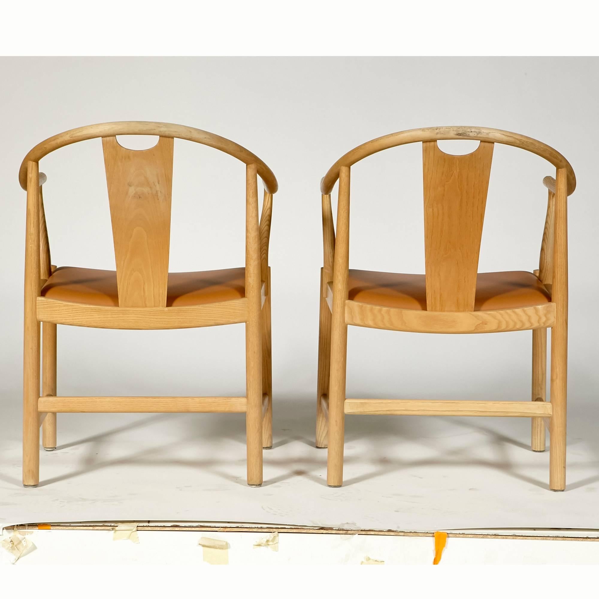 Hans J. Wegner China Chairs for PP Mobler, Pair In Excellent Condition For Sale In Amherst, NH