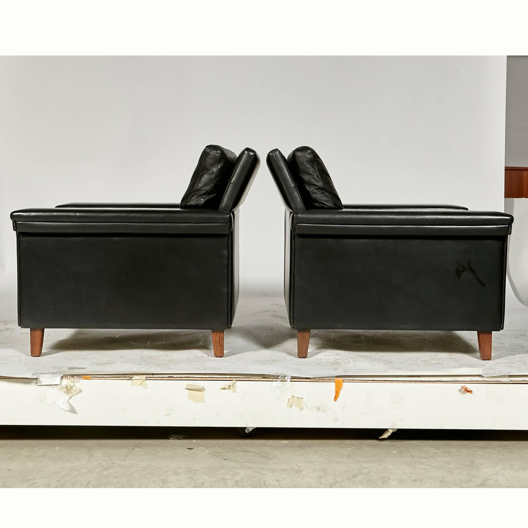 Danish 1960s Pair of Black Leather Lounge Chairs, Denmark For Sale