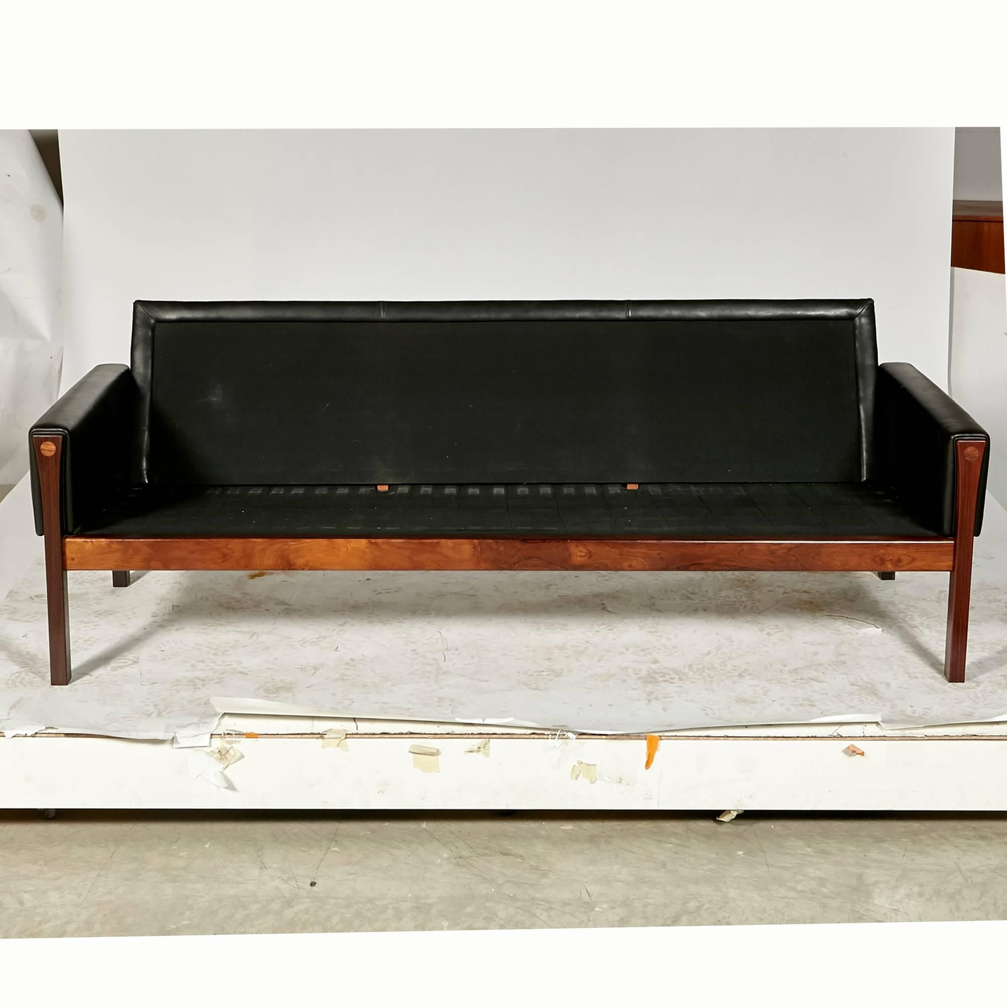 Hans J. Wegner Rosewood and Black Leather Sofa, Denmark 3