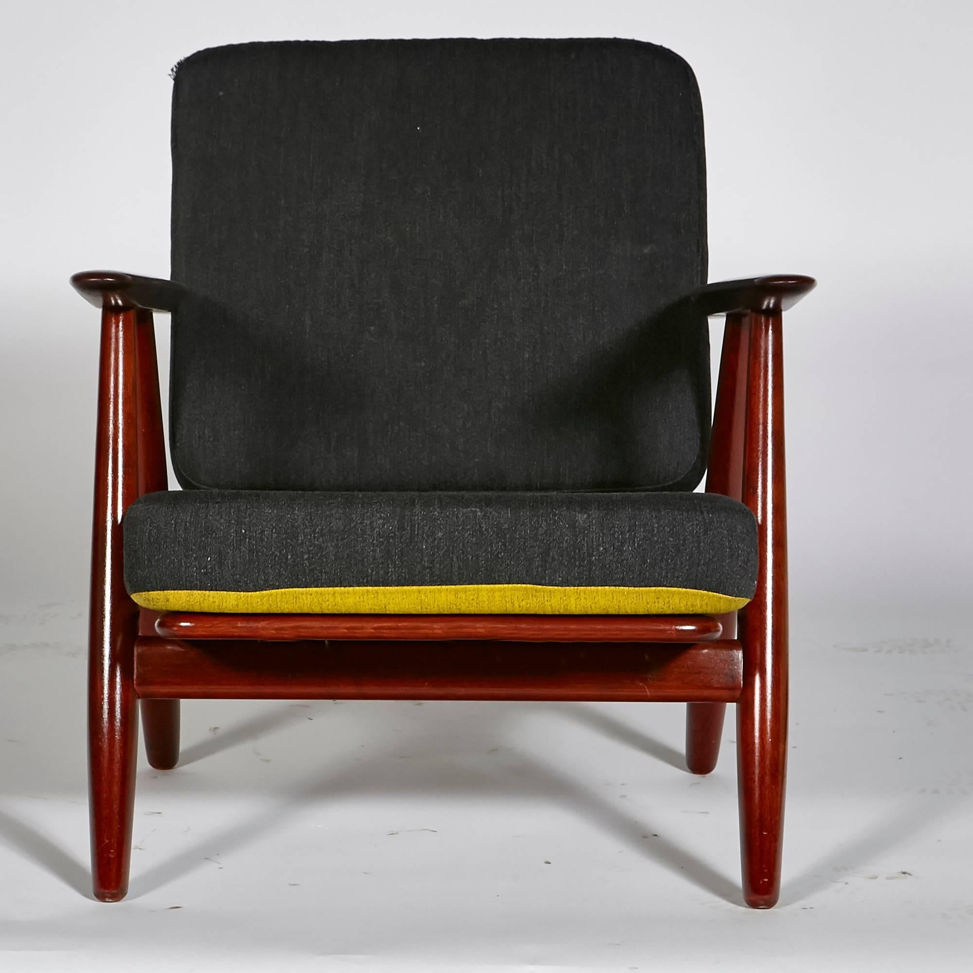Hans J. Wegner for GETAMA Cigar Chair with Reversible Cushions In Excellent Condition For Sale In Amherst, NH