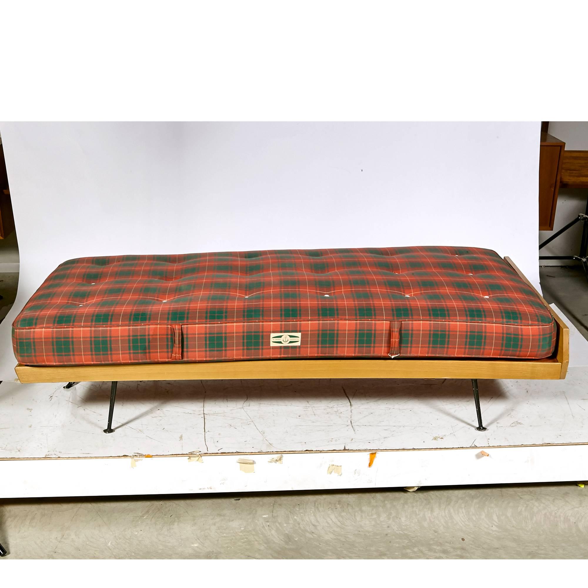 Mid-Century Modern German Daybed with Slant Legs, 1950s For Sale