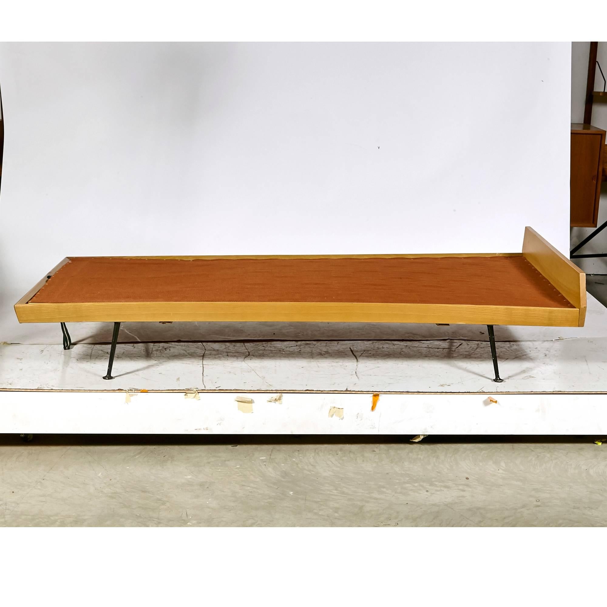 German Daybed with Slant Legs, 1950s In Good Condition For Sale In Amherst, NH