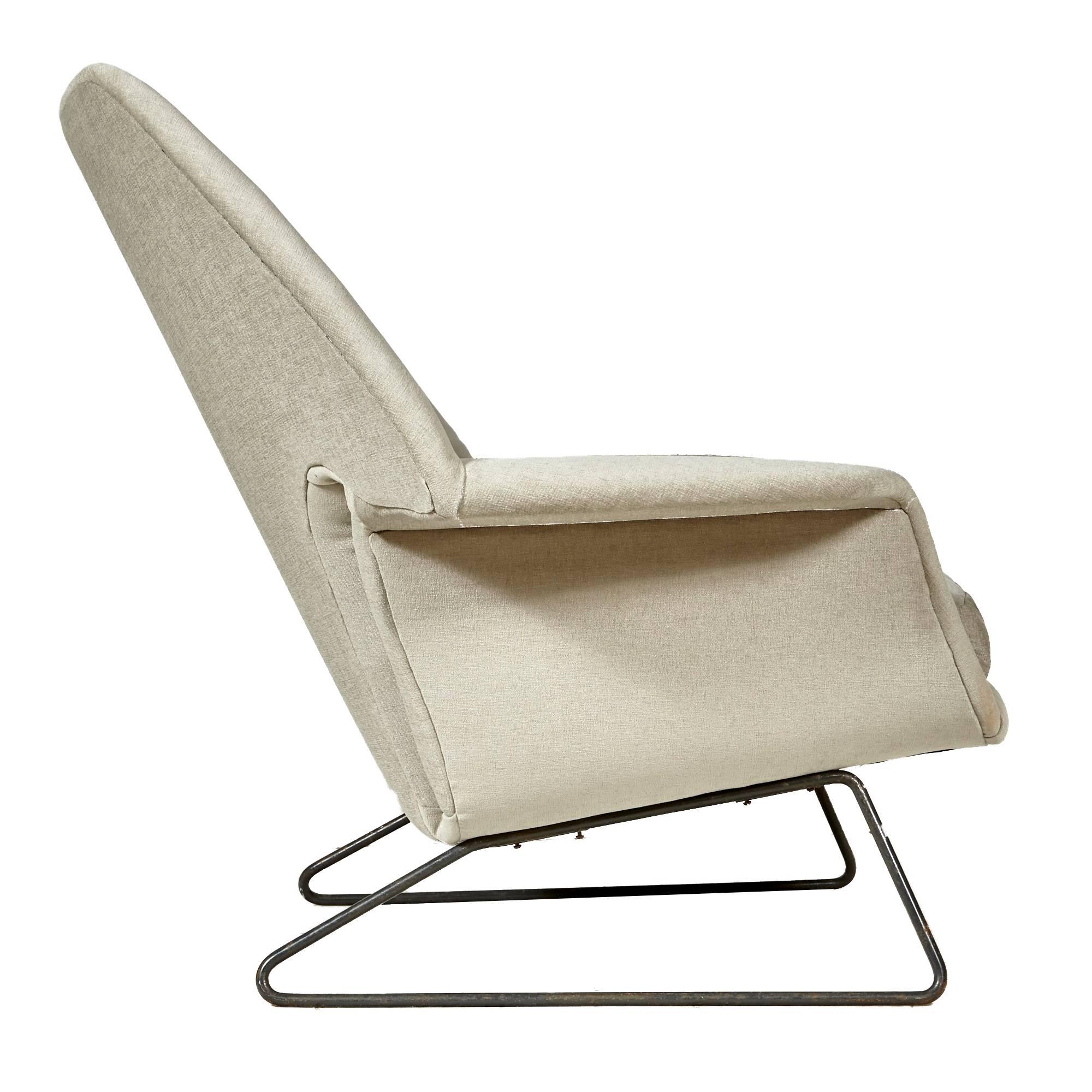 Vintage 1950s lounge chair with a metal sled leg base in the manner of Carlo Hauner & Martin Eisler. Wide back and curved arms on a slanted metal base. Newly reupholstered in a light grey Kravet chenille fabric. Seat, 16" H. Arm, 18.5"