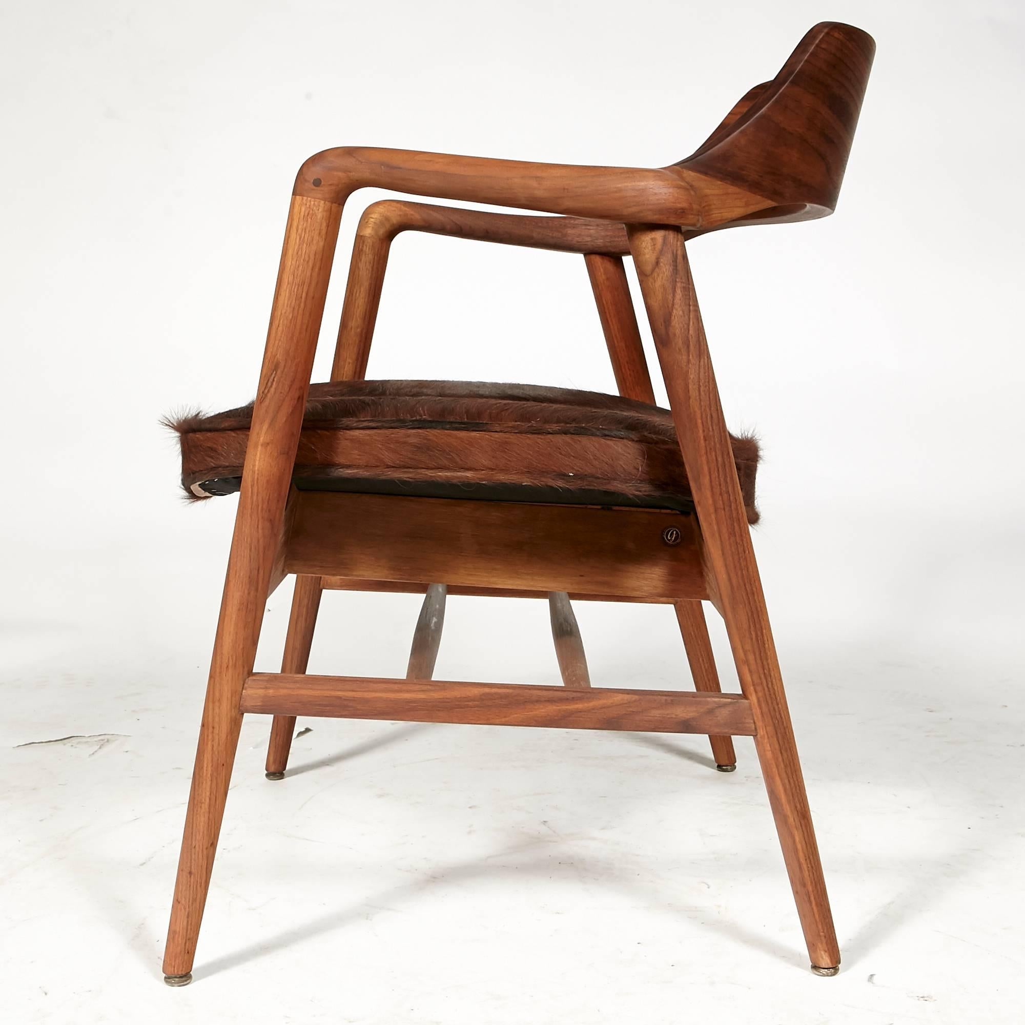 20th Century Gunlocke Walnut Side Chair with Cowhide Seat, 1960s For Sale