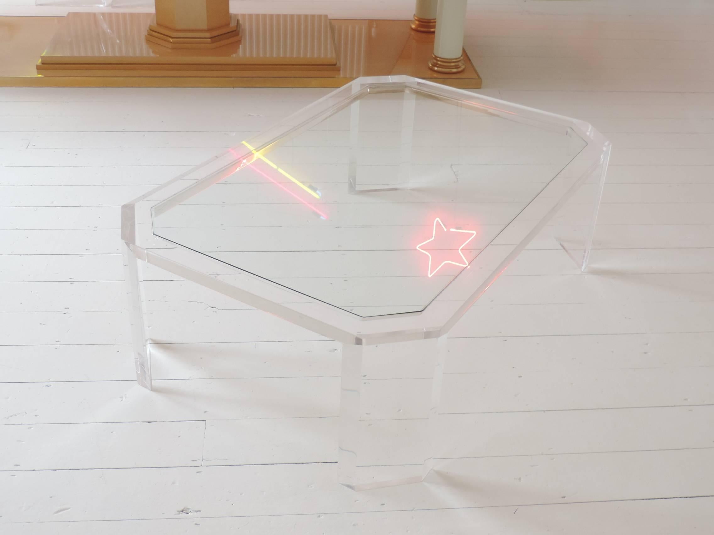 Lucite and Glass Cocktail or Coffee Table Mid Century Modern Hollywood Regency For Sale 2
