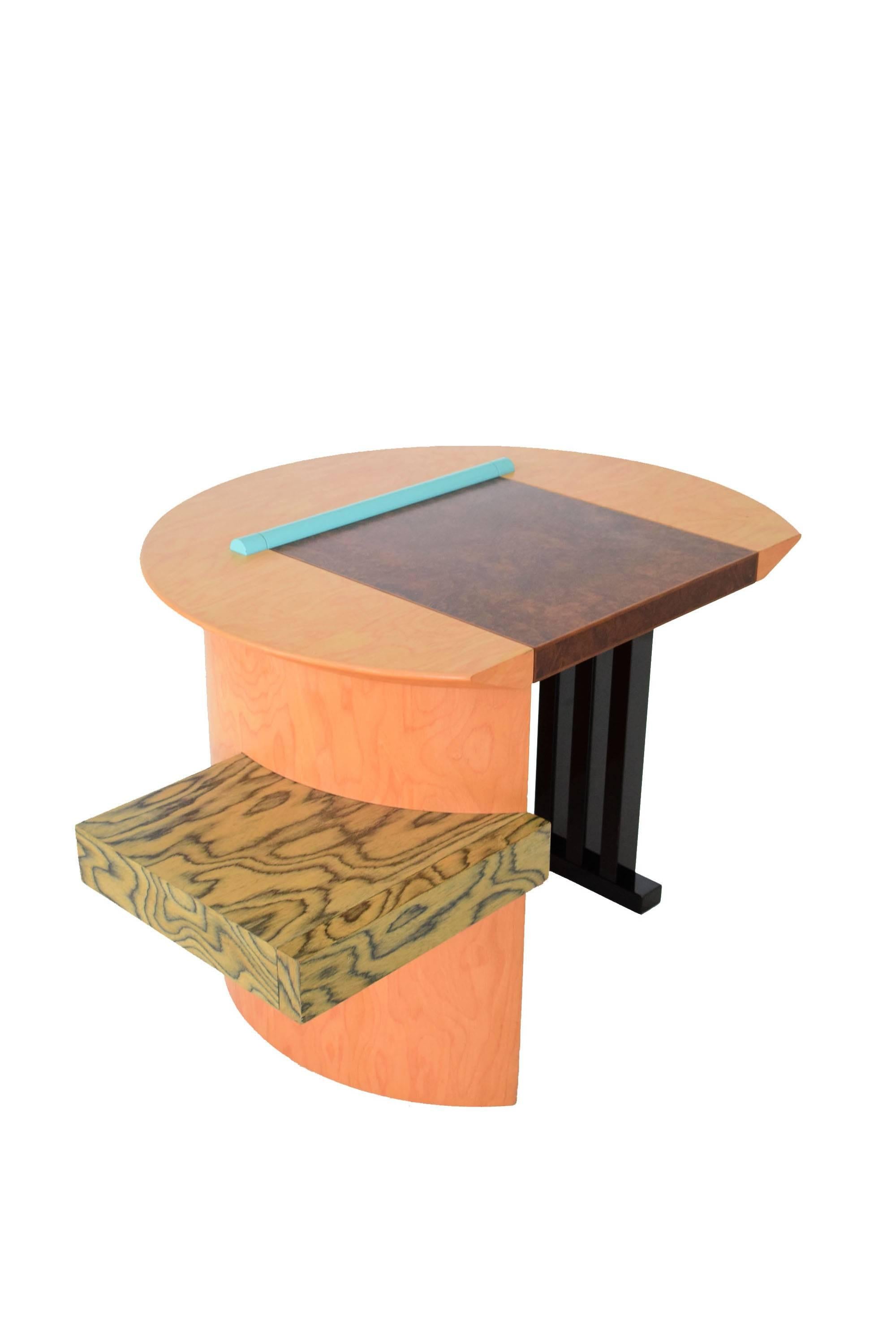 Sophia, a postmodern writing desk of reconstituted veneer, briar and lacquered wood designed by Aldo Cibic for Memphis Milano, circa 1985.

An original and rare 1980s piece of Memphis.

We can ship worldwide using our own carrier. Please contact