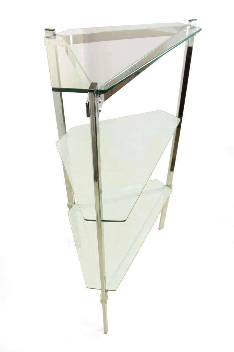 Chrome and glass corner shelf by Merrow Associates, circa 1960.
A Mid-Century corner shelf in good condition, designed and produced by Merrow Associates in the 1960s, no chips to glass or rust to the steel.
Age: 1960.
Style: Mid-Century