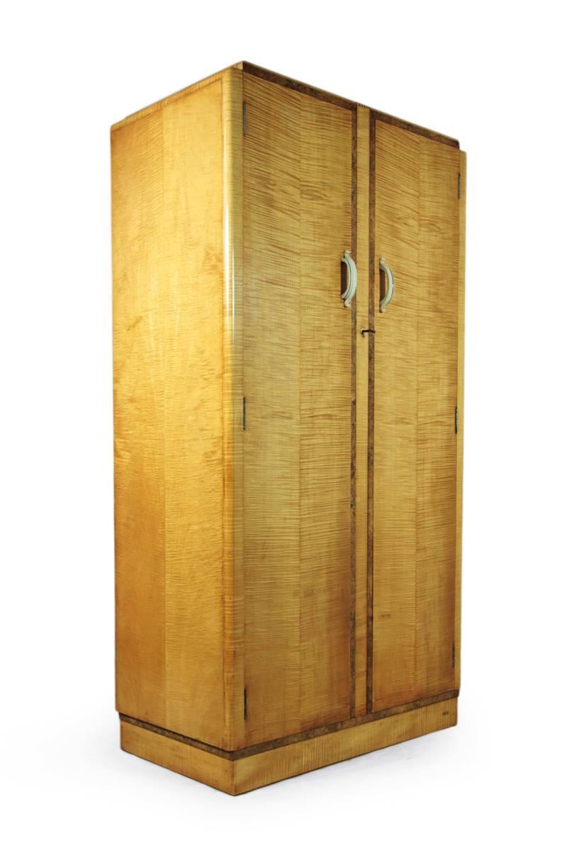 Art Deco Wardrobe in Sycamore, circa 1930 In Excellent Condition In Paddock Wood, Kent