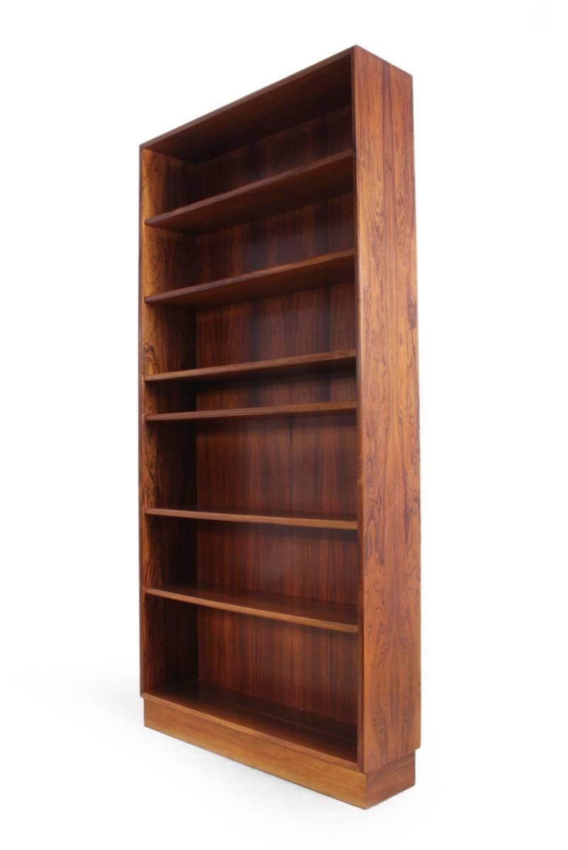 Mid-Century rosewood bookcase, Danish, circa 1960.
Tall and slim and produced in Denmark in the 1960s this rosewood bookcase has six shelves, one of these is fixed the other five are adjustable, the bookcase is in very good original