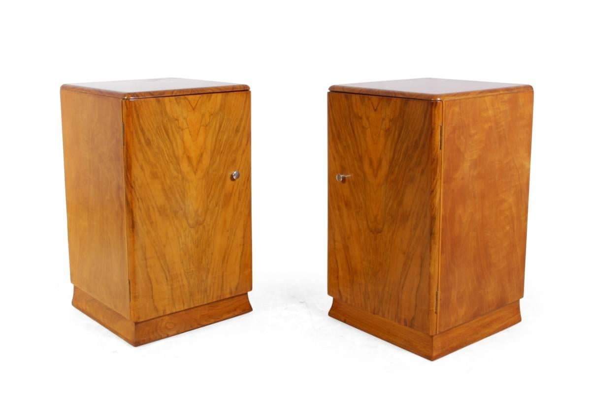 Pair of Art Deco walnut bedside cabinets.
A pair of walnut Art Deco bedside table in fully polished condition with opposite opening doors.
Age: 1930.
Style: Art Deco.
Material: Walnut.
Condition: Very good.
Dimensions: 61 H x 36 W x 36 D cm.