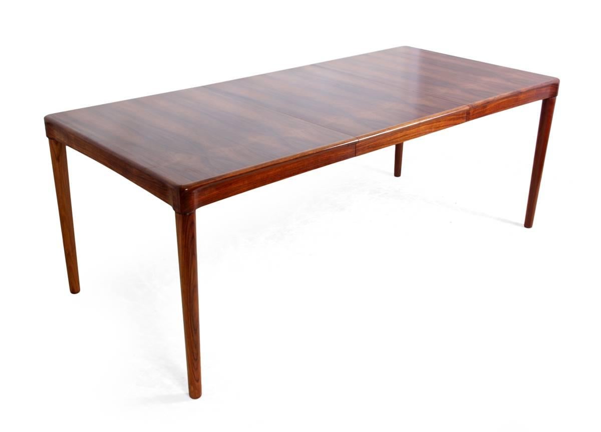 Mid-Century dining table by H W Klien for Bramin.
Produced by Bramin in the 1960s, with sculpted rosewood edging and turned legs this table is in excellent original vintage condition, having one wide leaf with apron, the leaf stores neatly away
