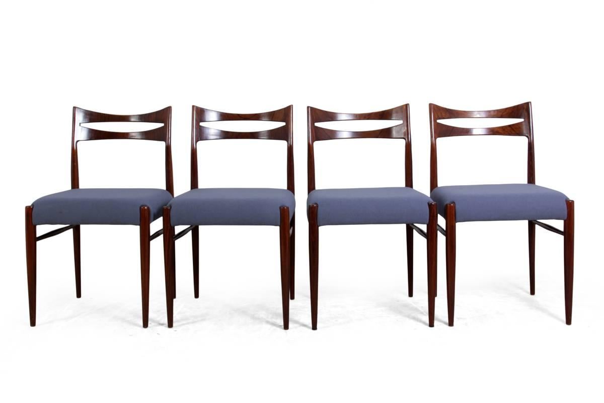 Set of four rosewood dining chairs, Danish, circa 1950.
A good set of quality rosewood dining chairs re upholstered and In very good condition.
Age: 1950.
Style: Mid-Century Modern.
Material: Rosewood.
Condition: Very good.
Dimensions: 83 H x