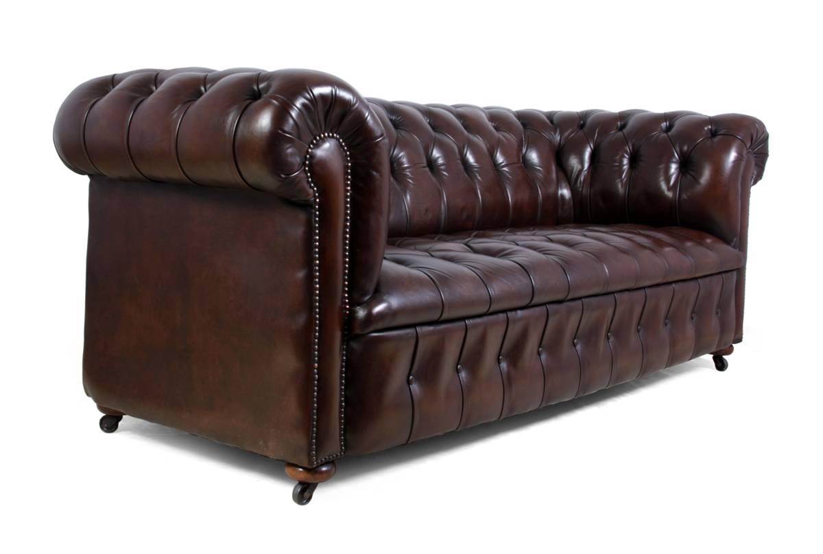 Vintage Leather Chesterfield In Excellent Condition In Paddock Wood, Kent