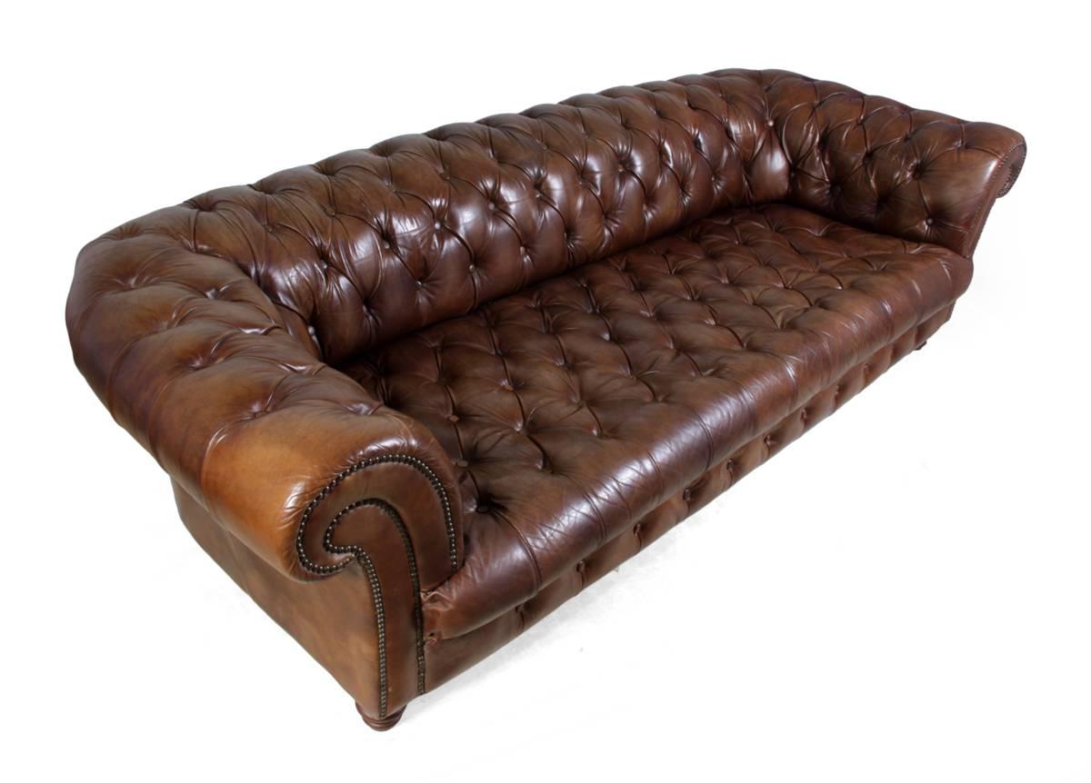 Vintage Leather Chesterfield with Buttoned Seat In Excellent Condition In Paddock Wood, Kent