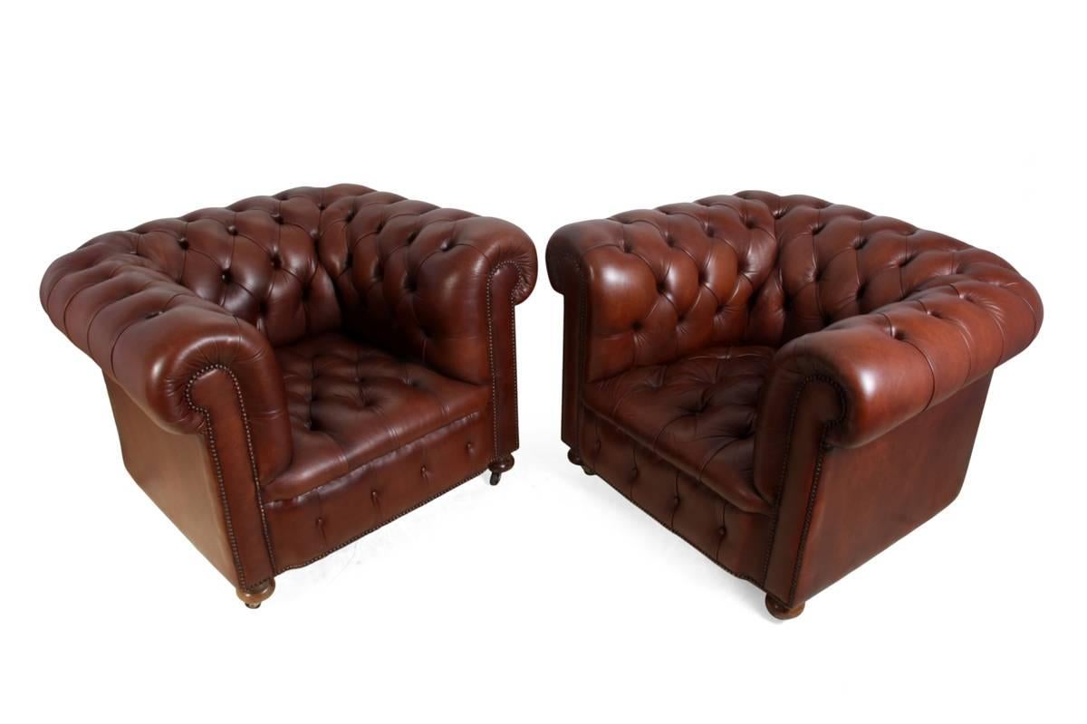 Pair of Vintage Leather Chesterfield Club Chairs In Excellent Condition In Paddock Wood, Kent