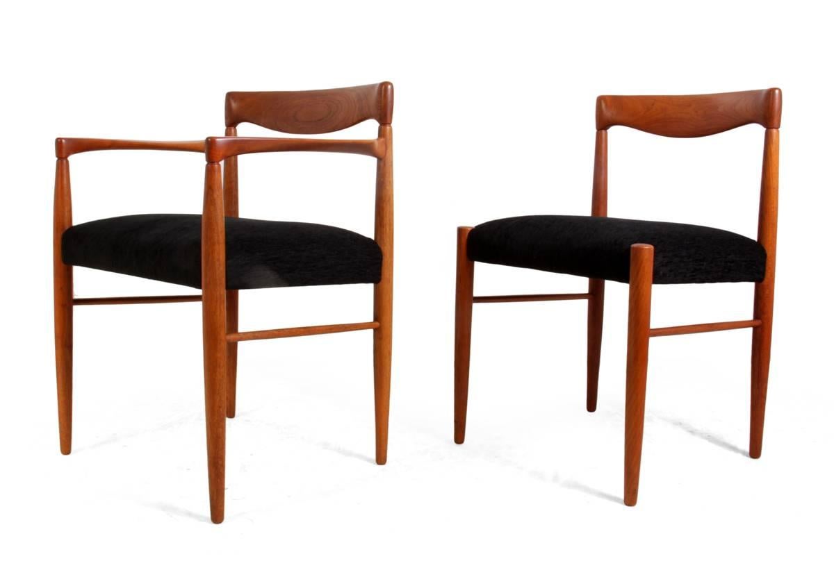 Set of eight teak dining chairs by H W Klien for Bramin
A good set of Mid-Century chairs consisting of two carvers and six side chairs. Designed by H W Klien and produced by Bramin in Denmark in the mid-1960s. This set of eight chairs are in very