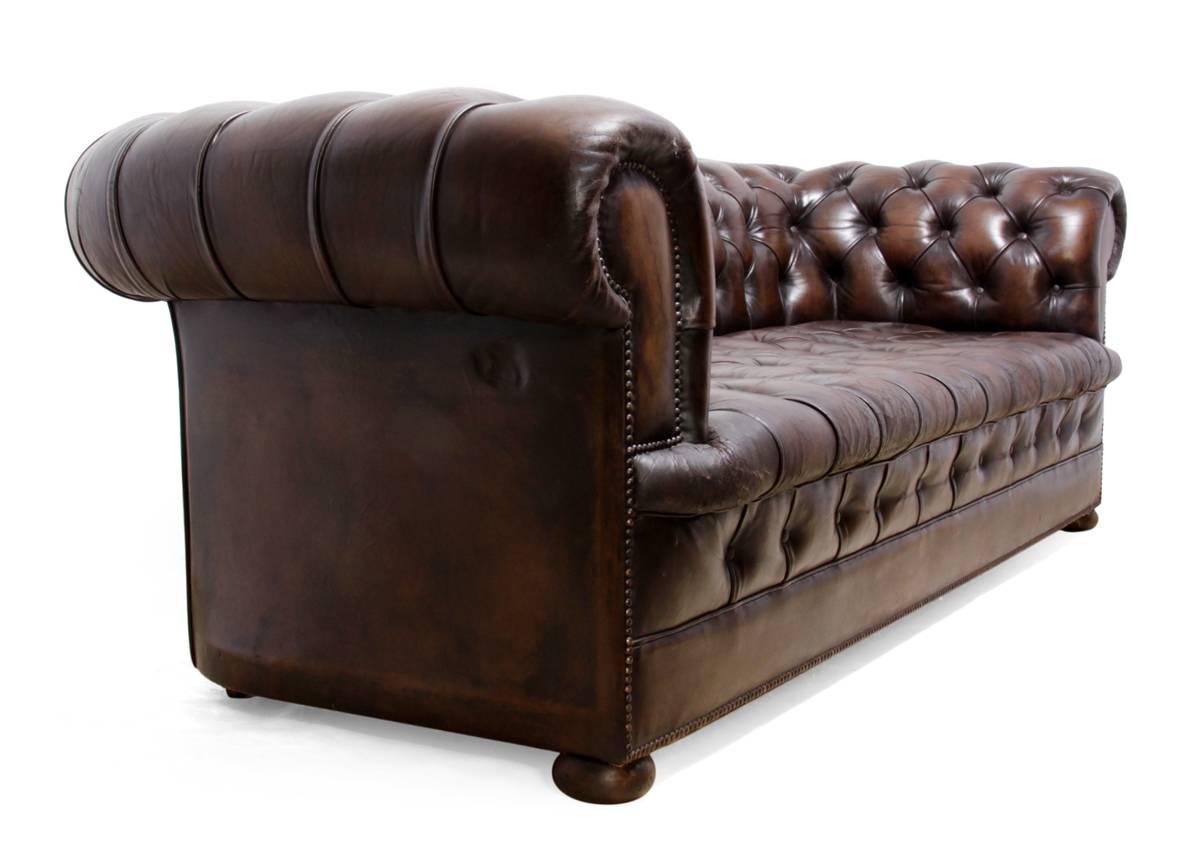 Vintage Brown Leather Chesterfield In Excellent Condition In Paddock Wood, Kent