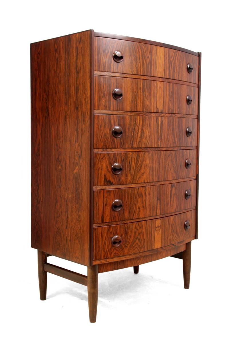 Mid-Century Danish chest of drawers in rosewood
This Danish produced Mid-Century chest has six bow fronted drawers, inset handles and stands on turned legs. This Danish chest of drawers has been professionally restored and hand polished.
Age: