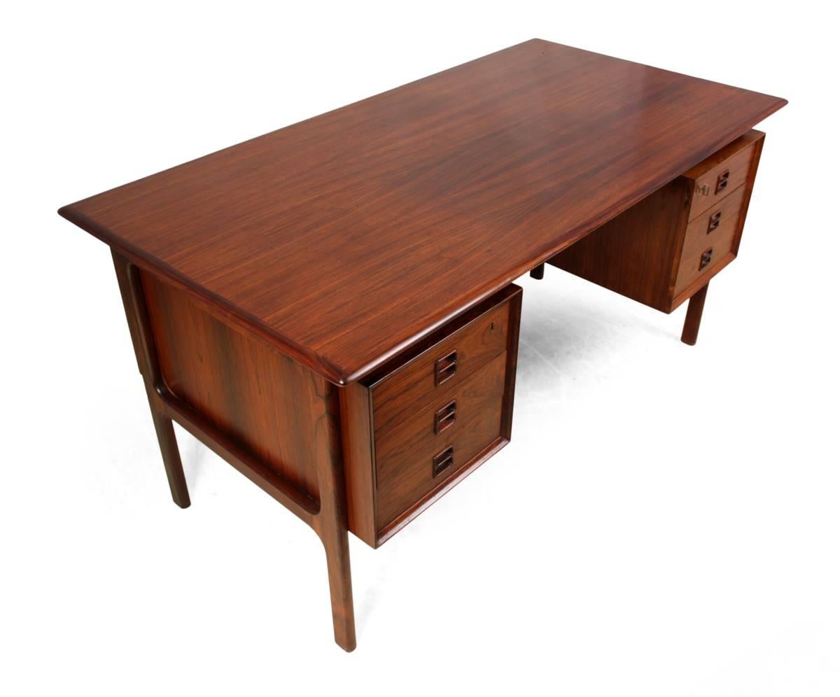 Mid-Century desk in rosewood by Arne Vodder, circa 1960
This high quality produced desk designed by Arne Vodder in the 1960s is in excellent condition throughout, the top has been hand polished and the base has been cleaned and waxed, it has six