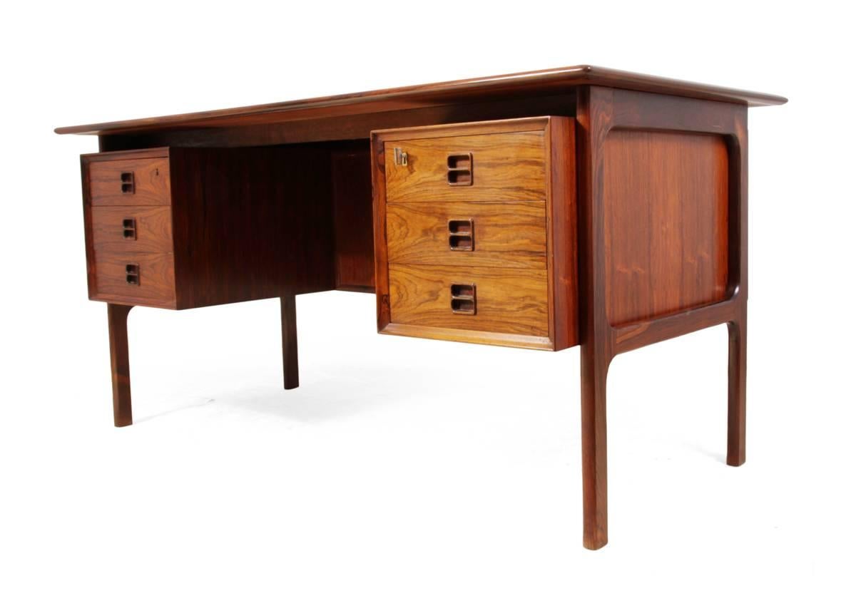 Mid-Century Desk in Rosewood by Arne Vodder, circa 1960 In Excellent Condition In Paddock Wood, Kent