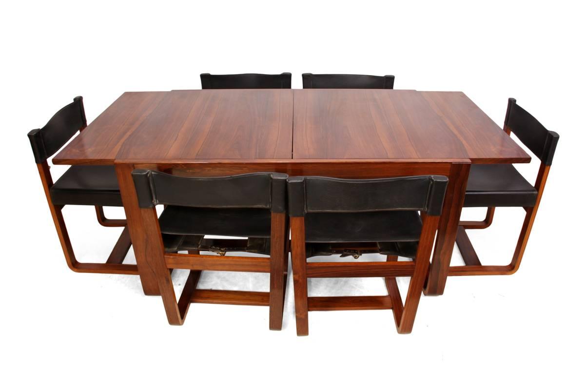 Rosewood dining table and chairs by Uniflex, circa 1960

This extendable dining table and six chairs were designed by Gunther Hoffstead and produced in rosewood by Uniflex in the mid-1960s the table has a central leaf that is fixed underneath and