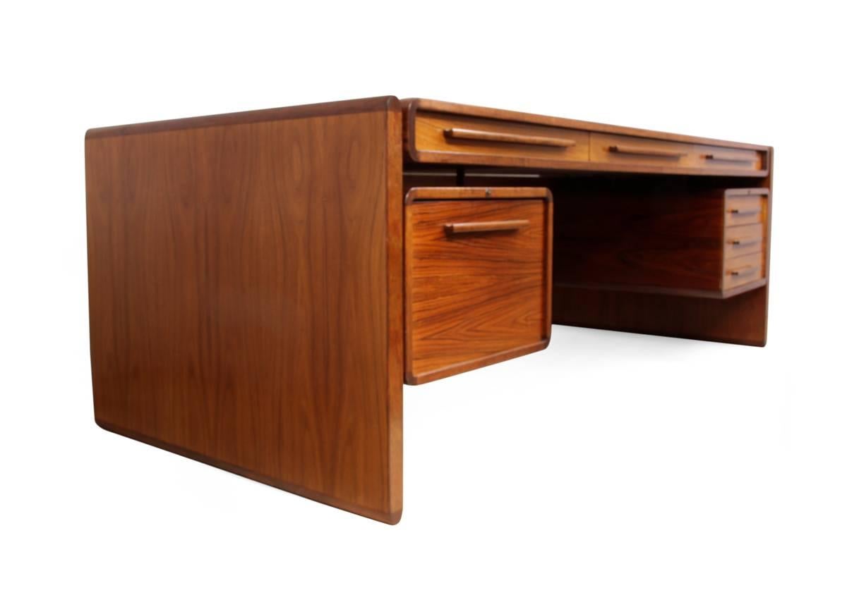 Mid-Century Skyline Desk by Dyrlund In Excellent Condition In Paddock Wood, Kent