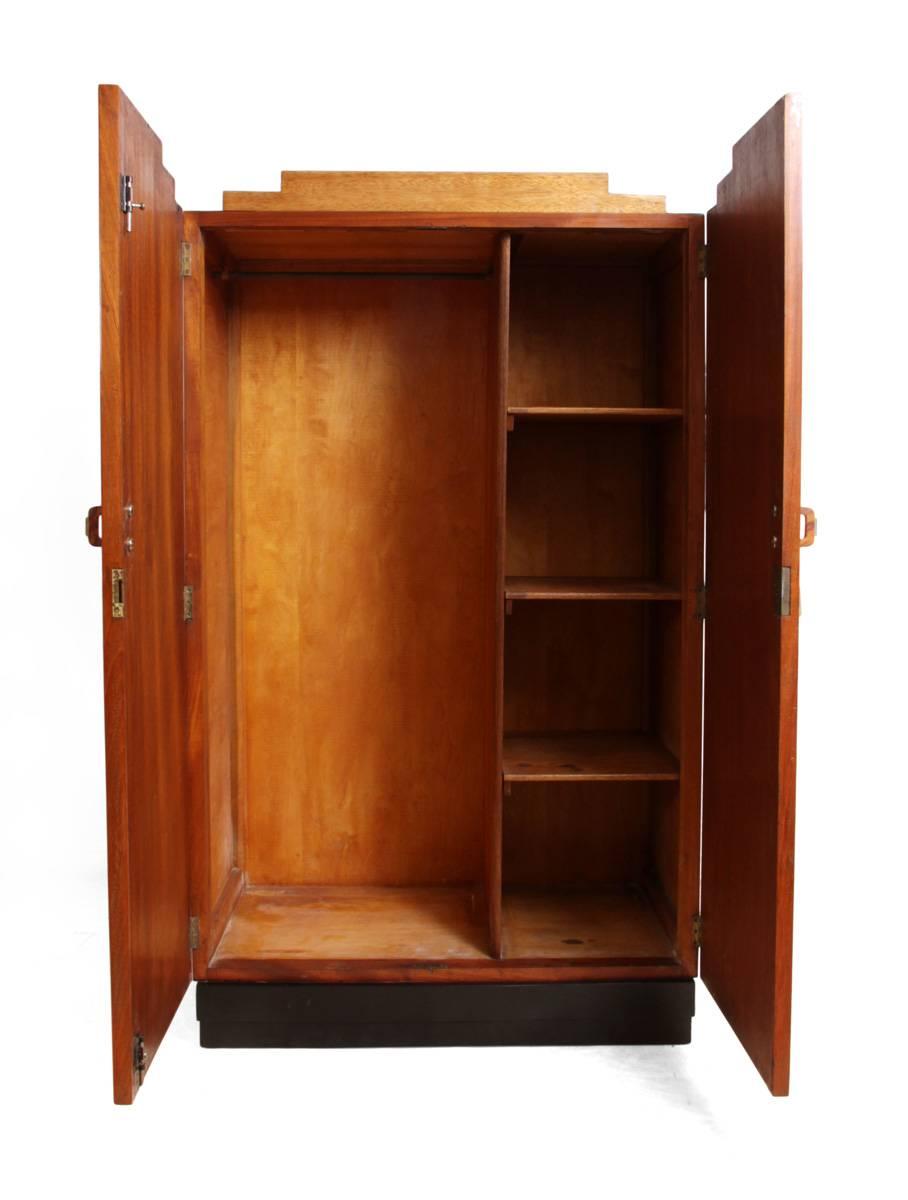 Art Deco Gentleman's Wardrobe in Walnut, circa 1930 In Excellent Condition In Paddock Wood, Kent