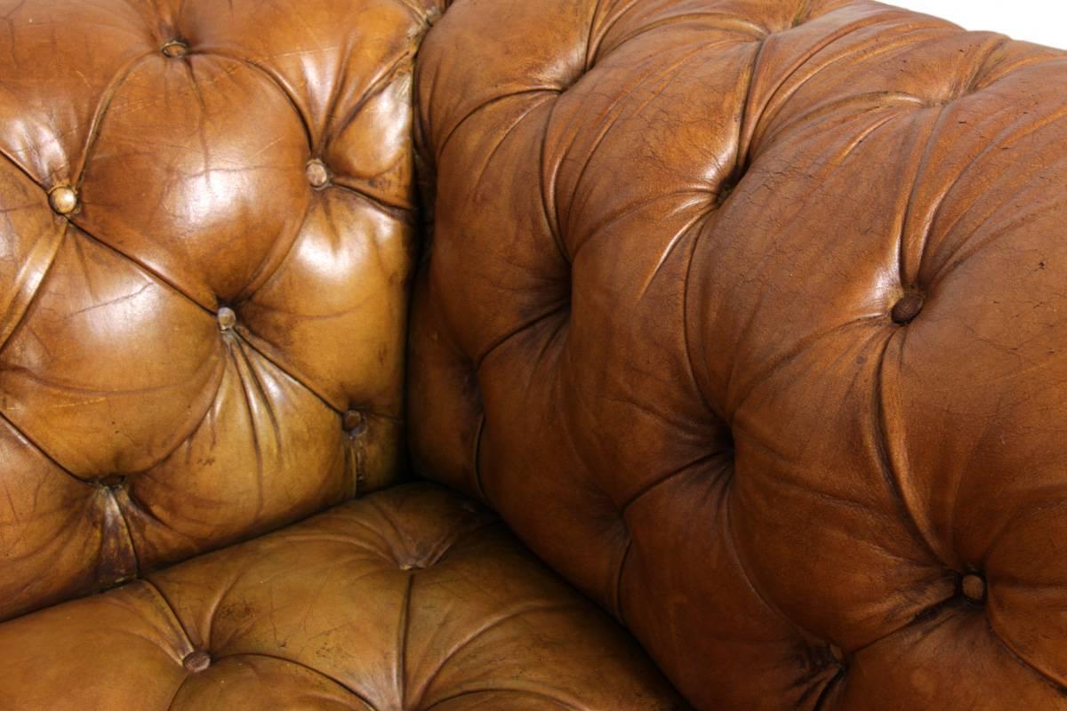 Vintage Tan Leather Buttoned Chesterfield Sofa In Good Condition In Paddock Wood, Kent