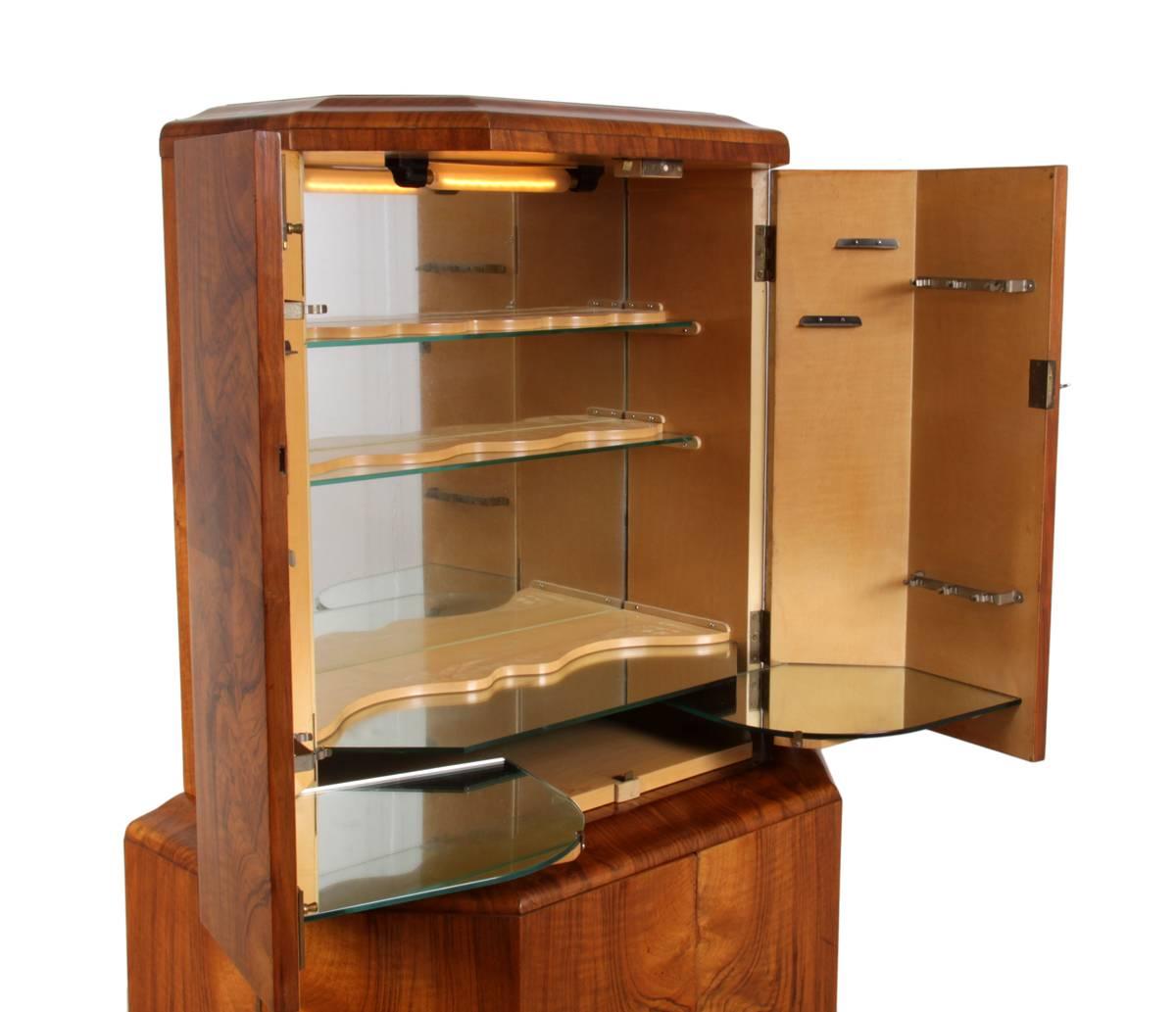 Art Deco Cocktail Cabinet in Walnut, circa 1930 1