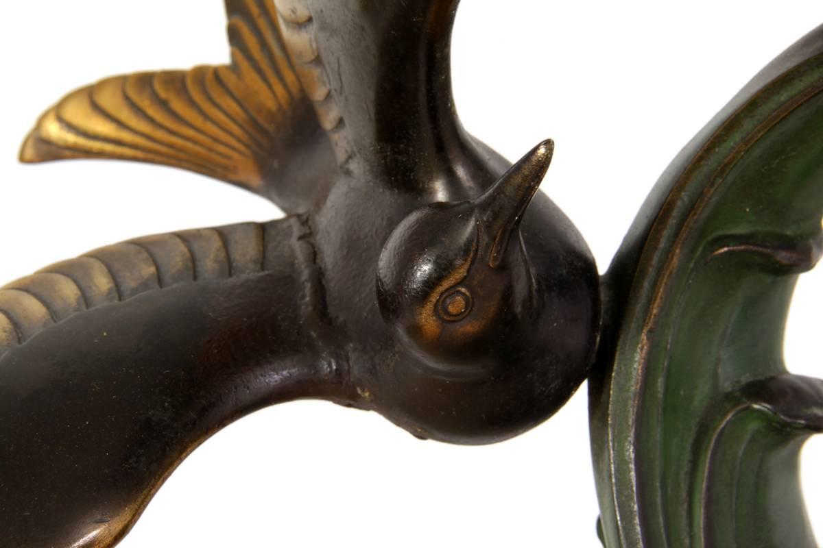 Art Deco bronze birds by Trebig
A pair of birds flying over a wave produced in bronze and standing on a marble base by Trebig in the 1930s in France
Age: circa 1930
Style: Art Deco
Material: Bronze and marble
Condition: Very good
Dimensions: