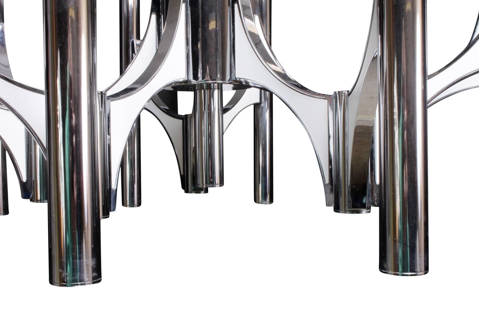 Midcentury chandelier ten-branch by Gaetano Sciolari
Italian, circa 1960s large cream and chrome chandelier with ten cylindrical lights arranged in a circular formation around a rod stem and flying buttress arms by Gaetano Sciolari. Makers Label in