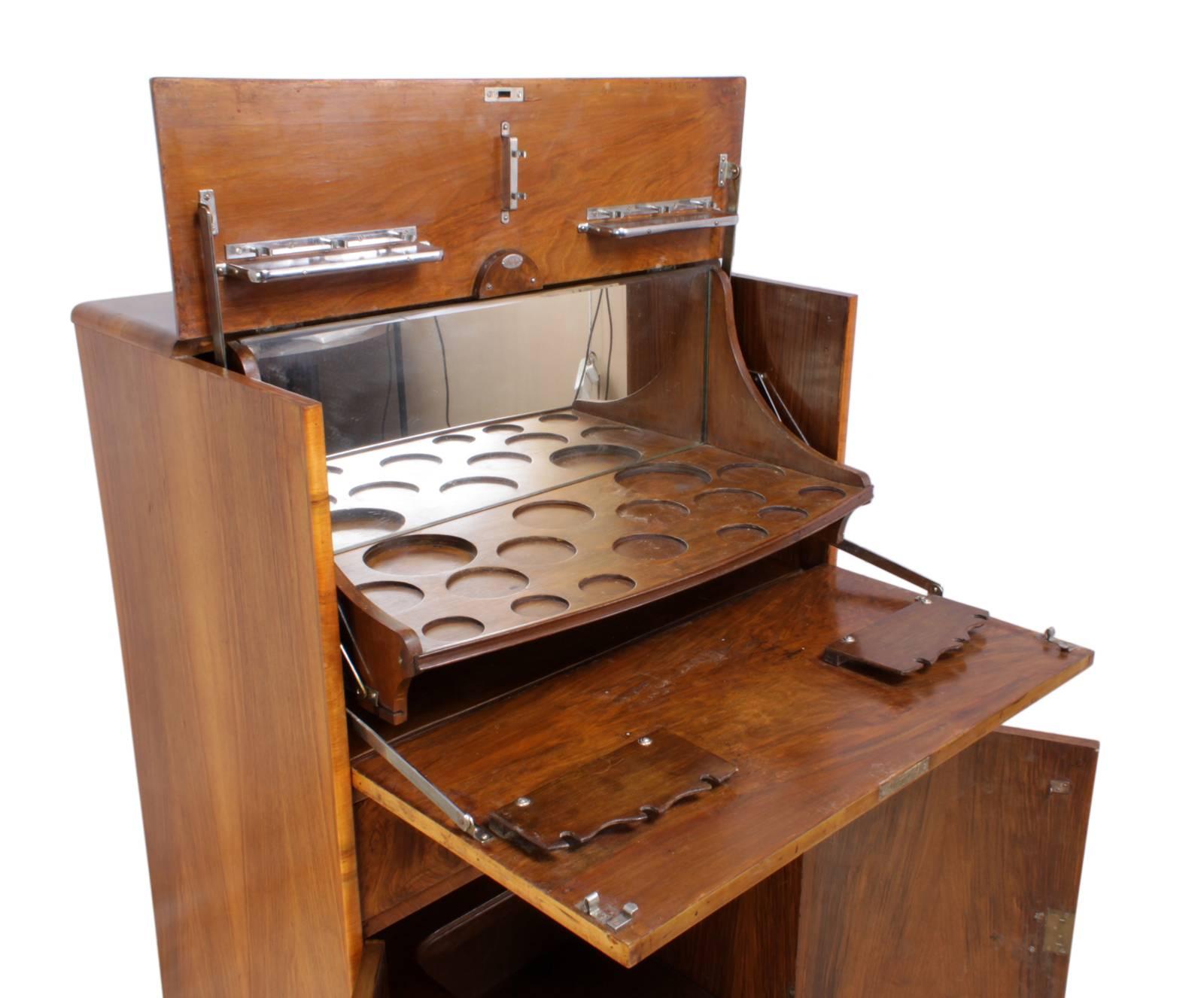 Mid-20th Century Art Deco Cocktail Cabinet in Walnut, circa 1930