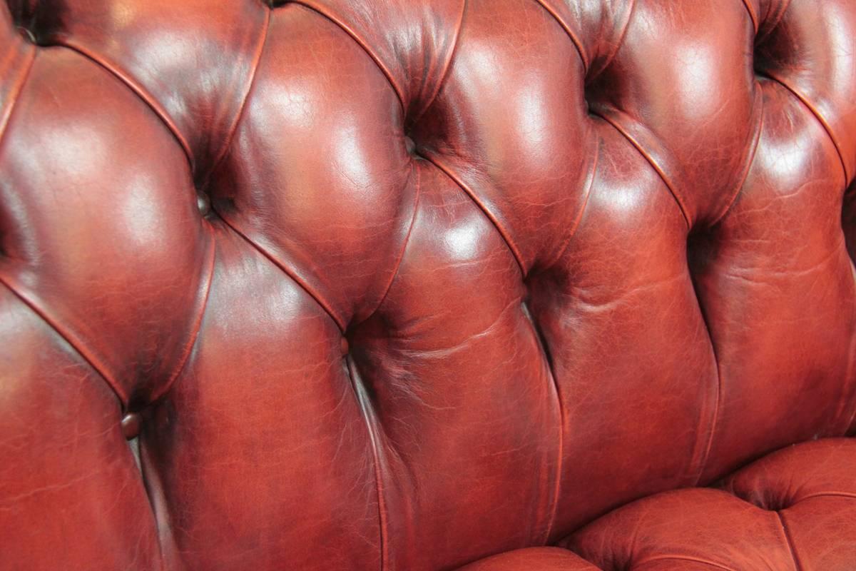 Vintage Red Leather Chesterfield In Excellent Condition In Paddock Wood, Kent